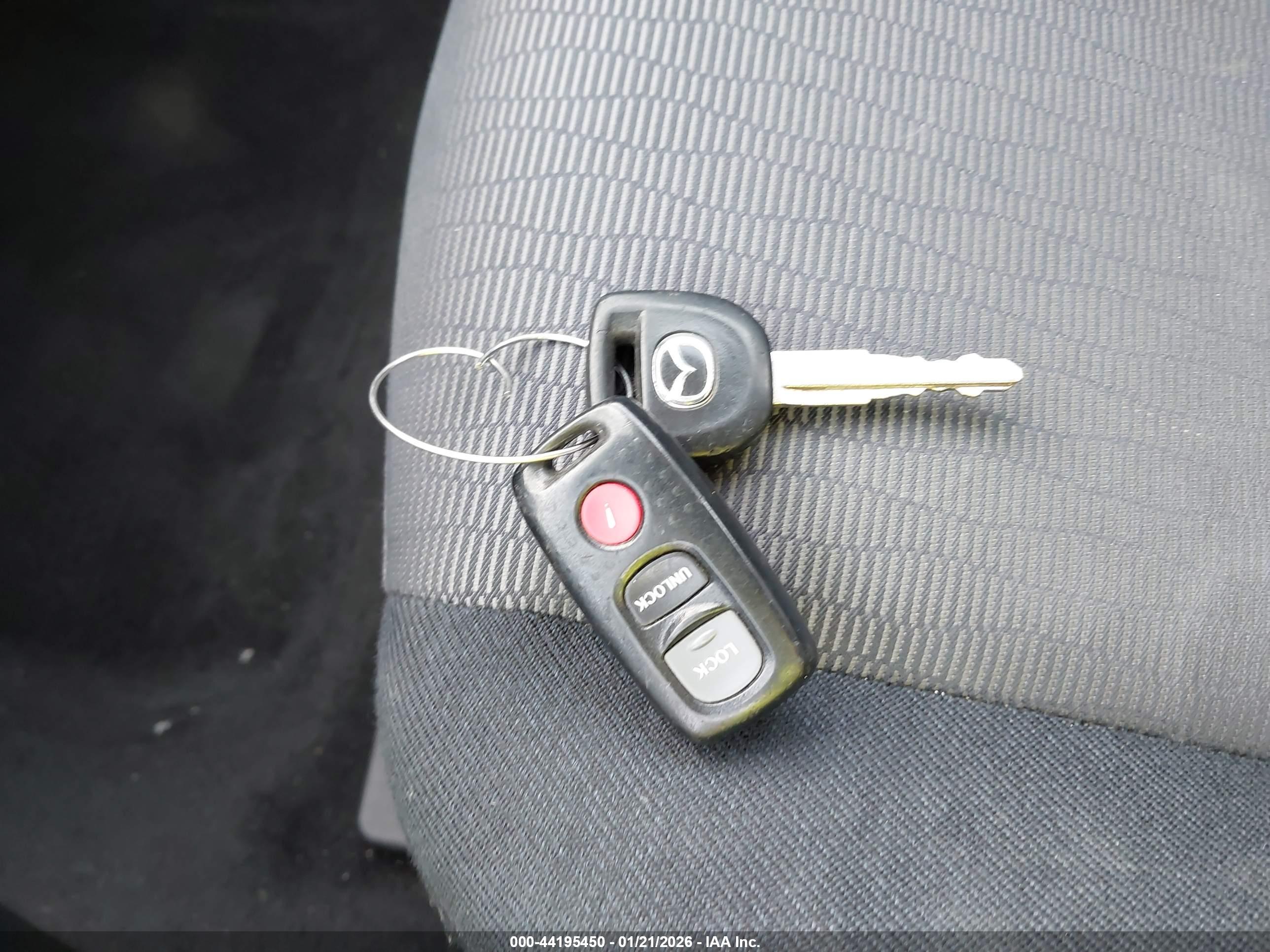 MAZDA MAZDA3 image 11