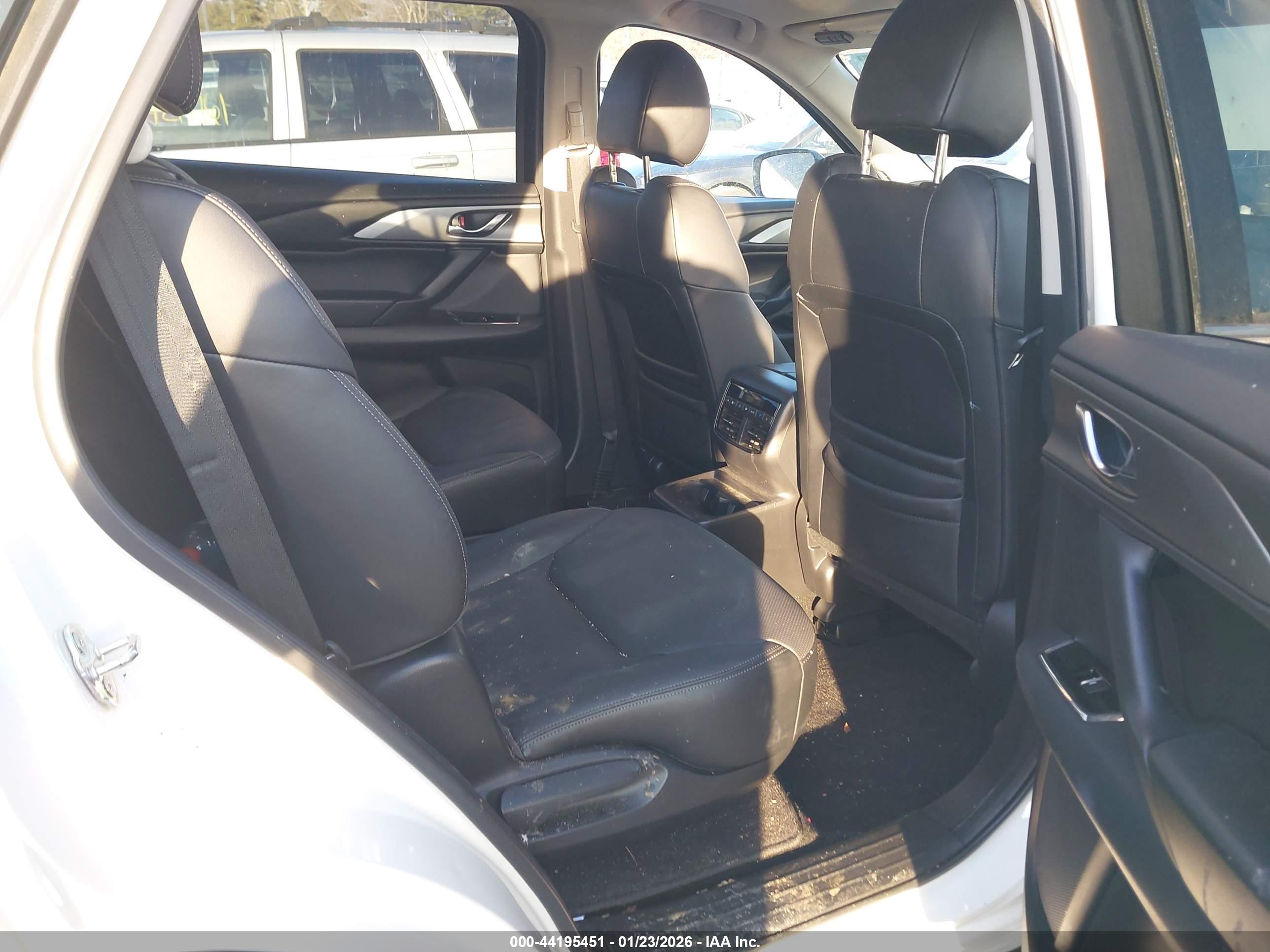 MAZDA CX-9 image 8