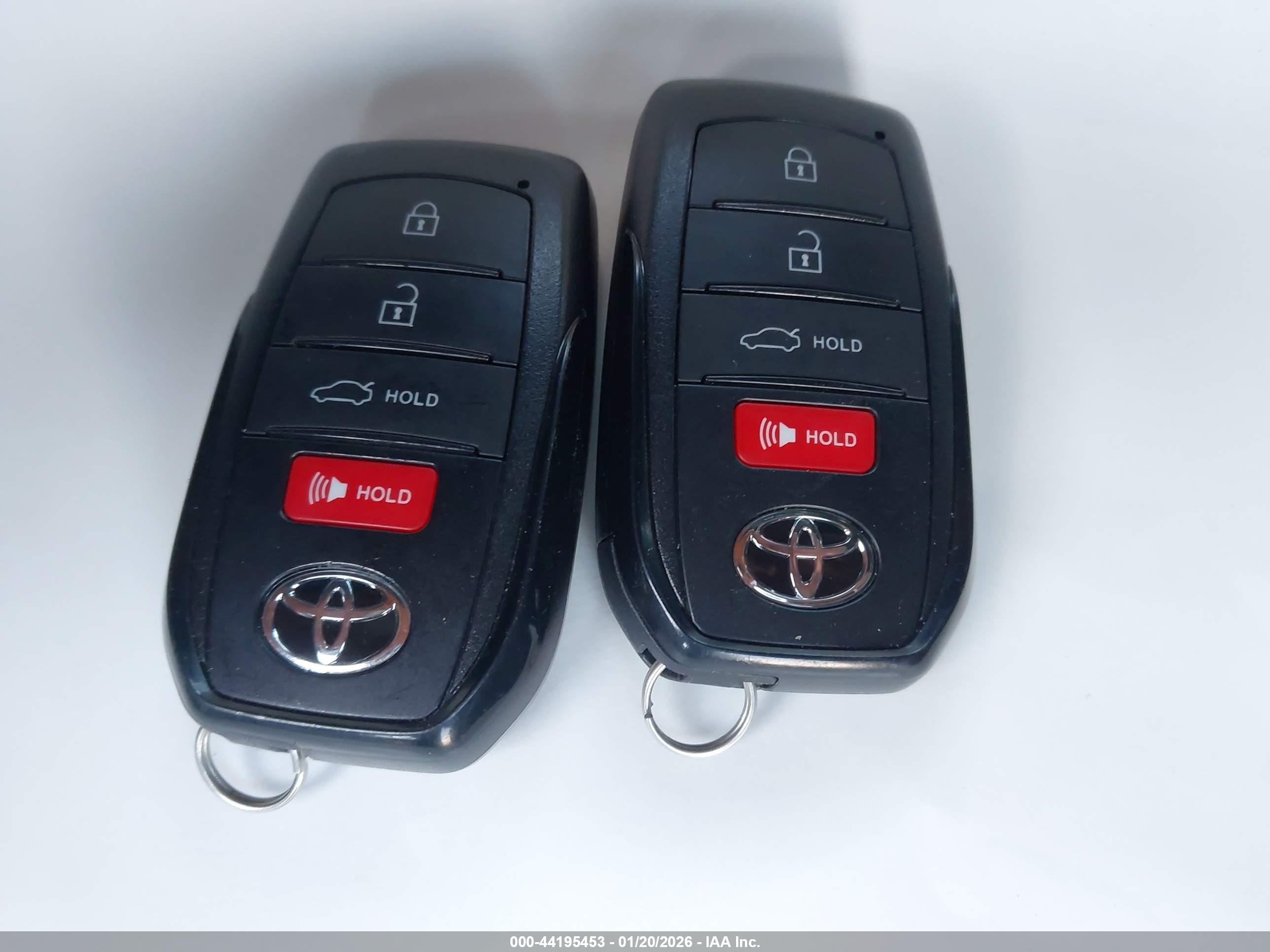 TOYOTA CROWN image 11