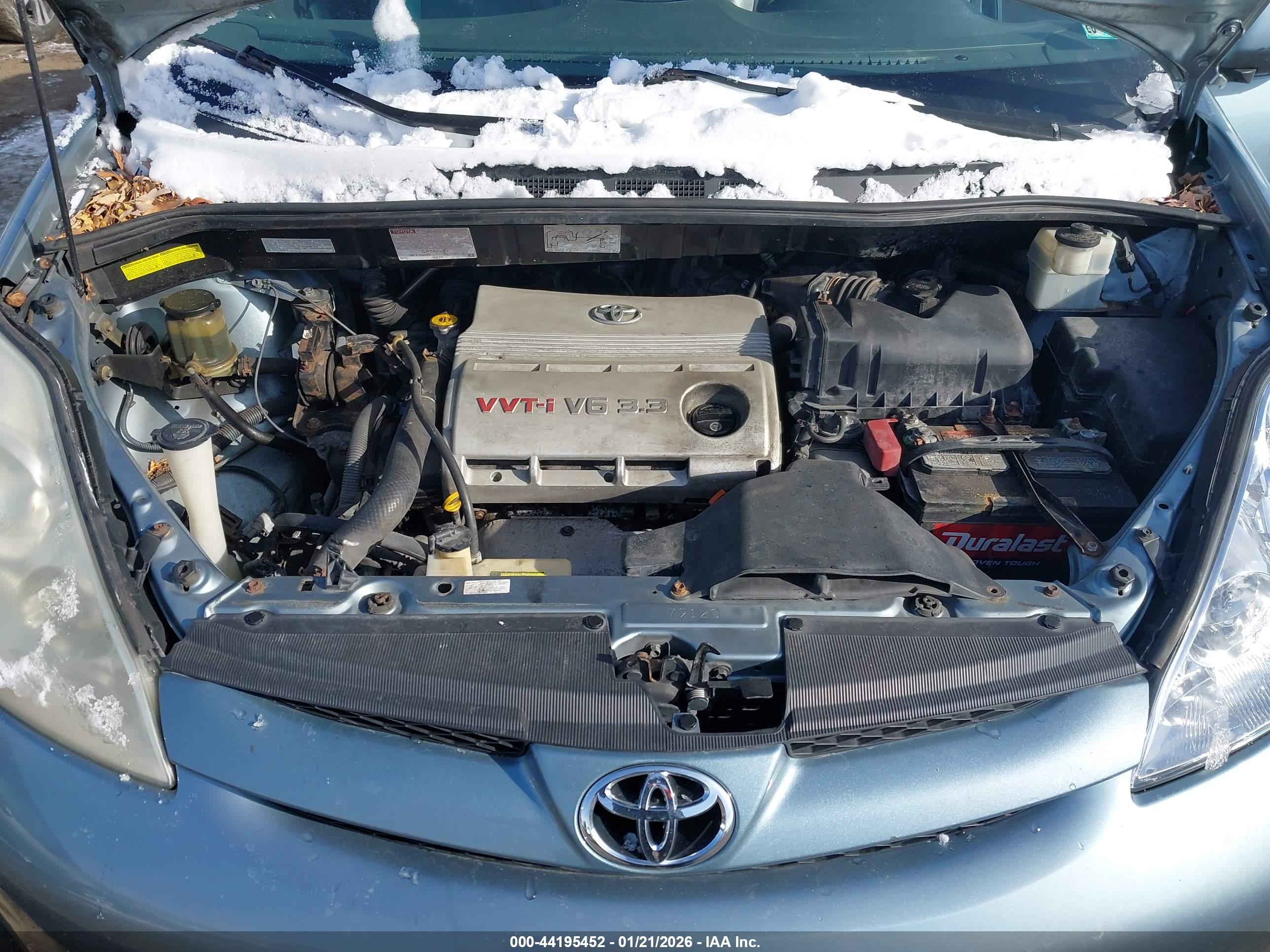 TOYOTA SIENNA image 10