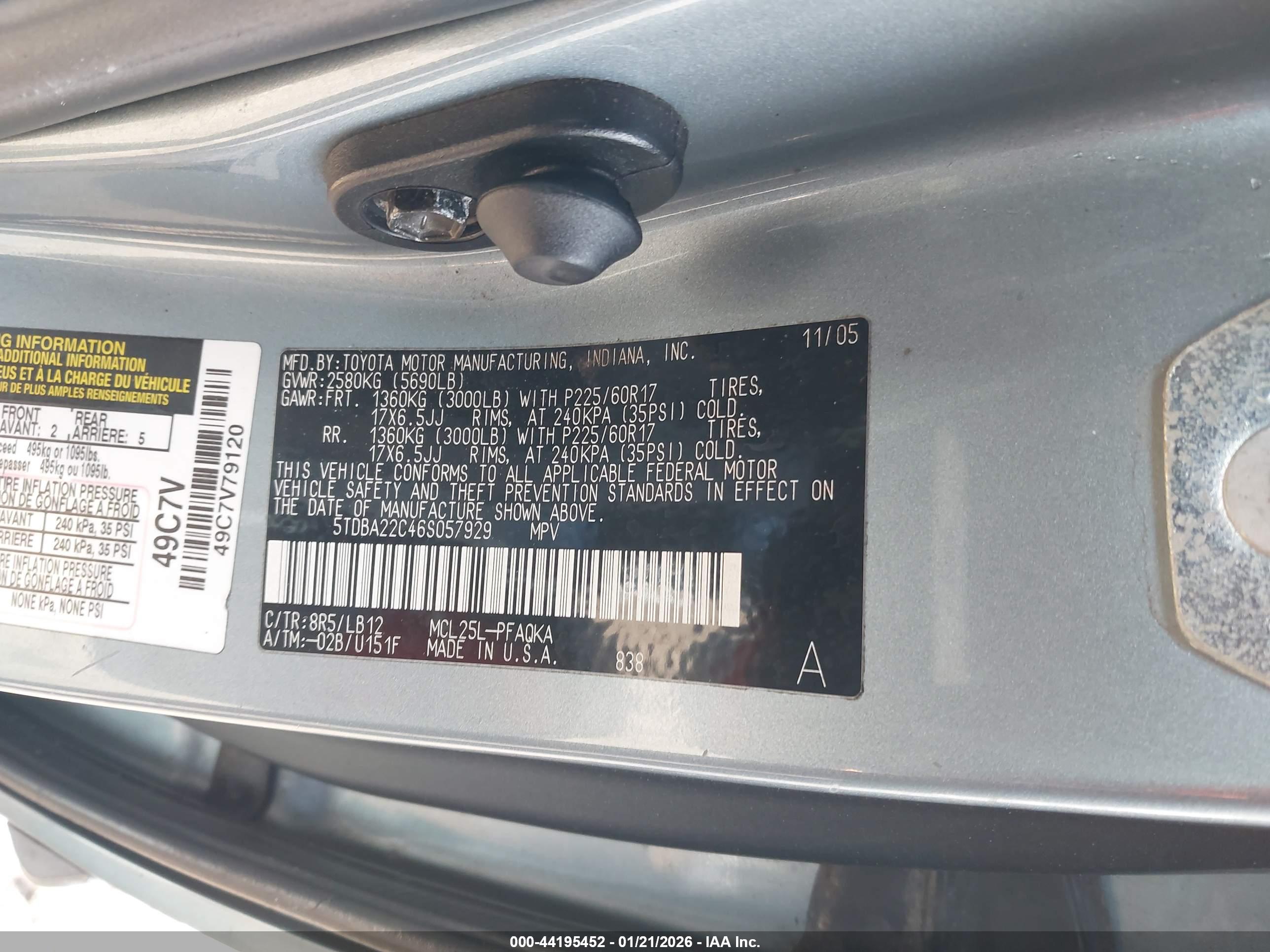 TOYOTA SIENNA image 9