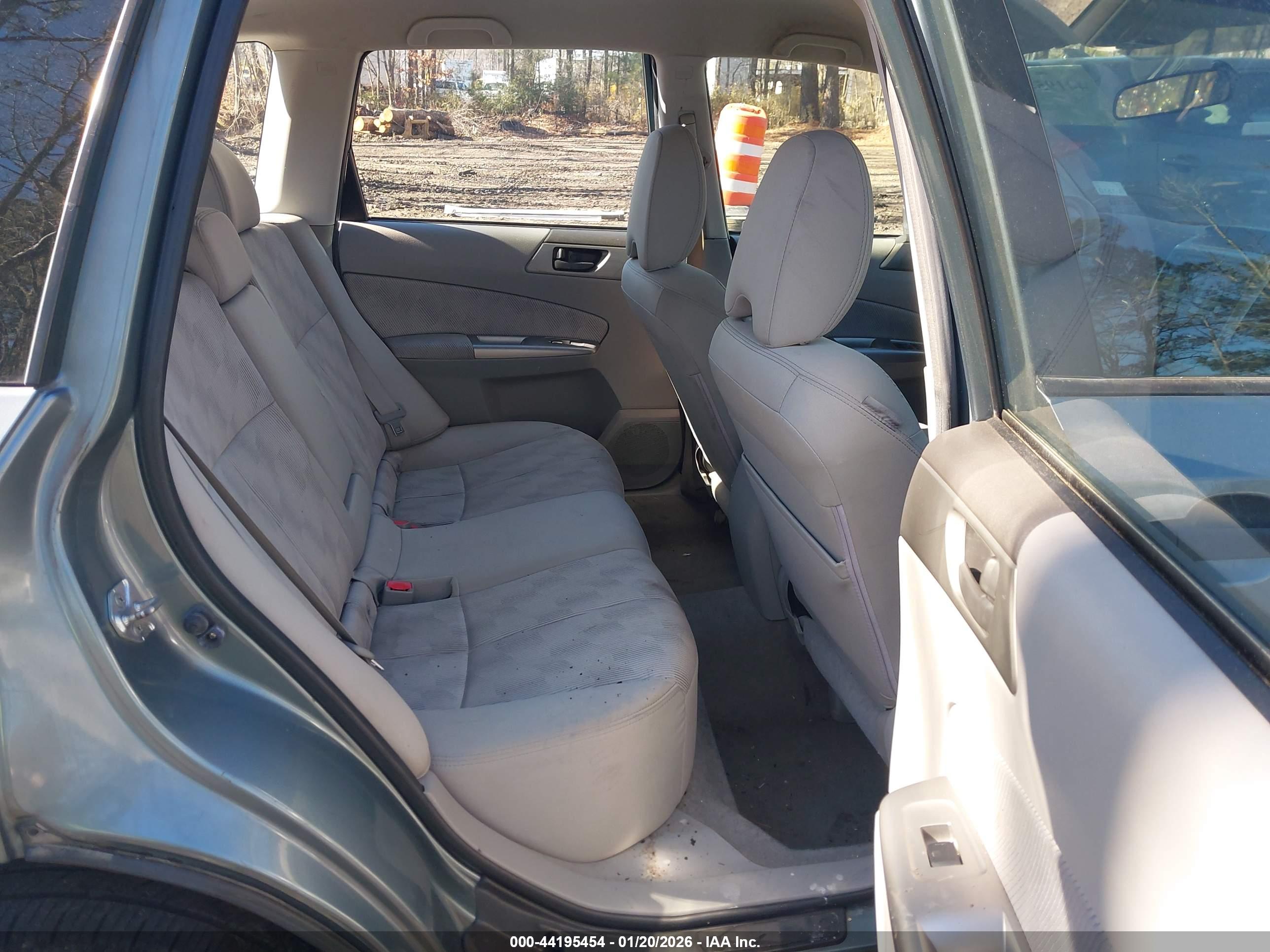 SUBARU FORESTER image 8