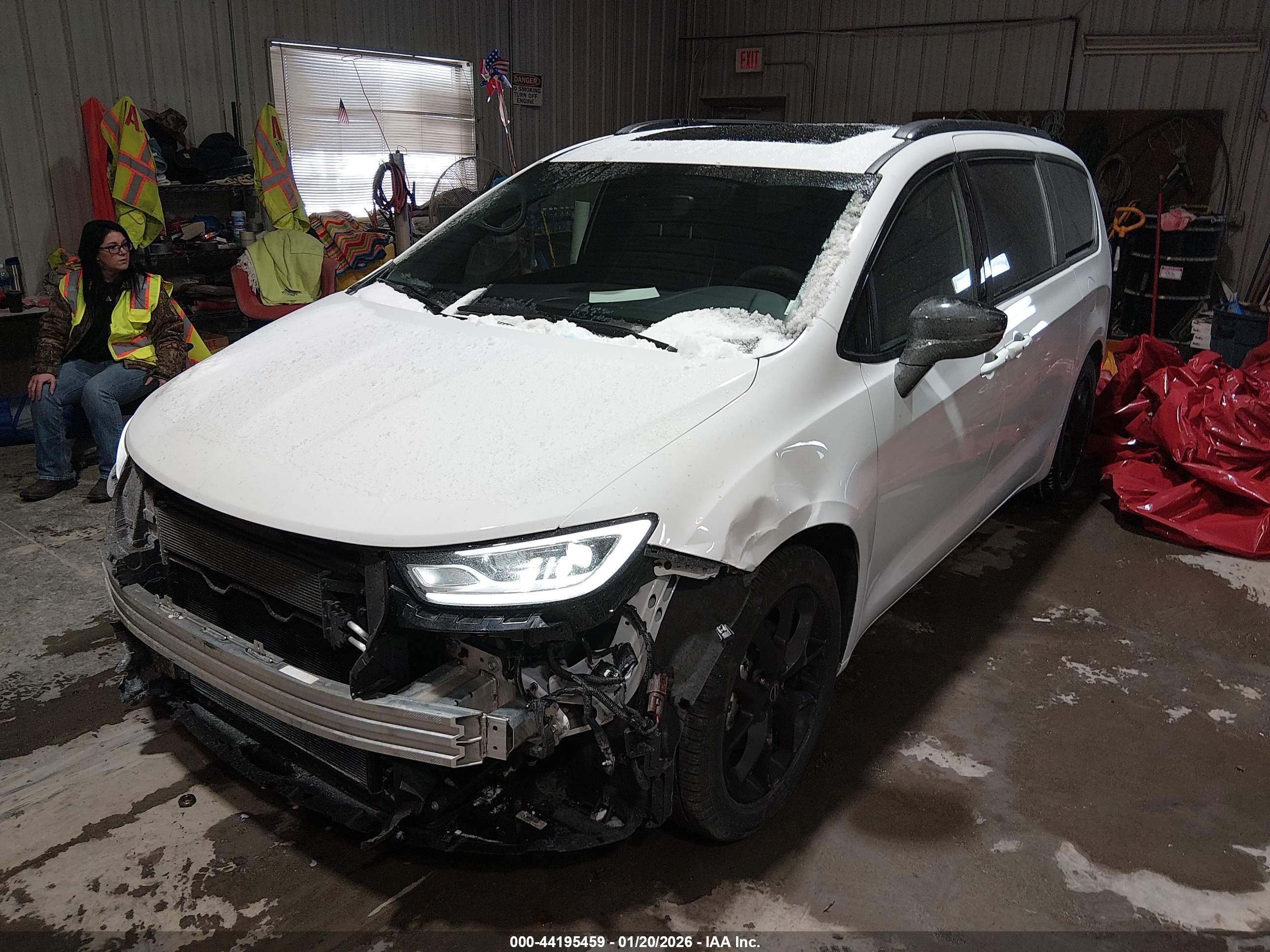 CHRYSLER PACIFICA image 2