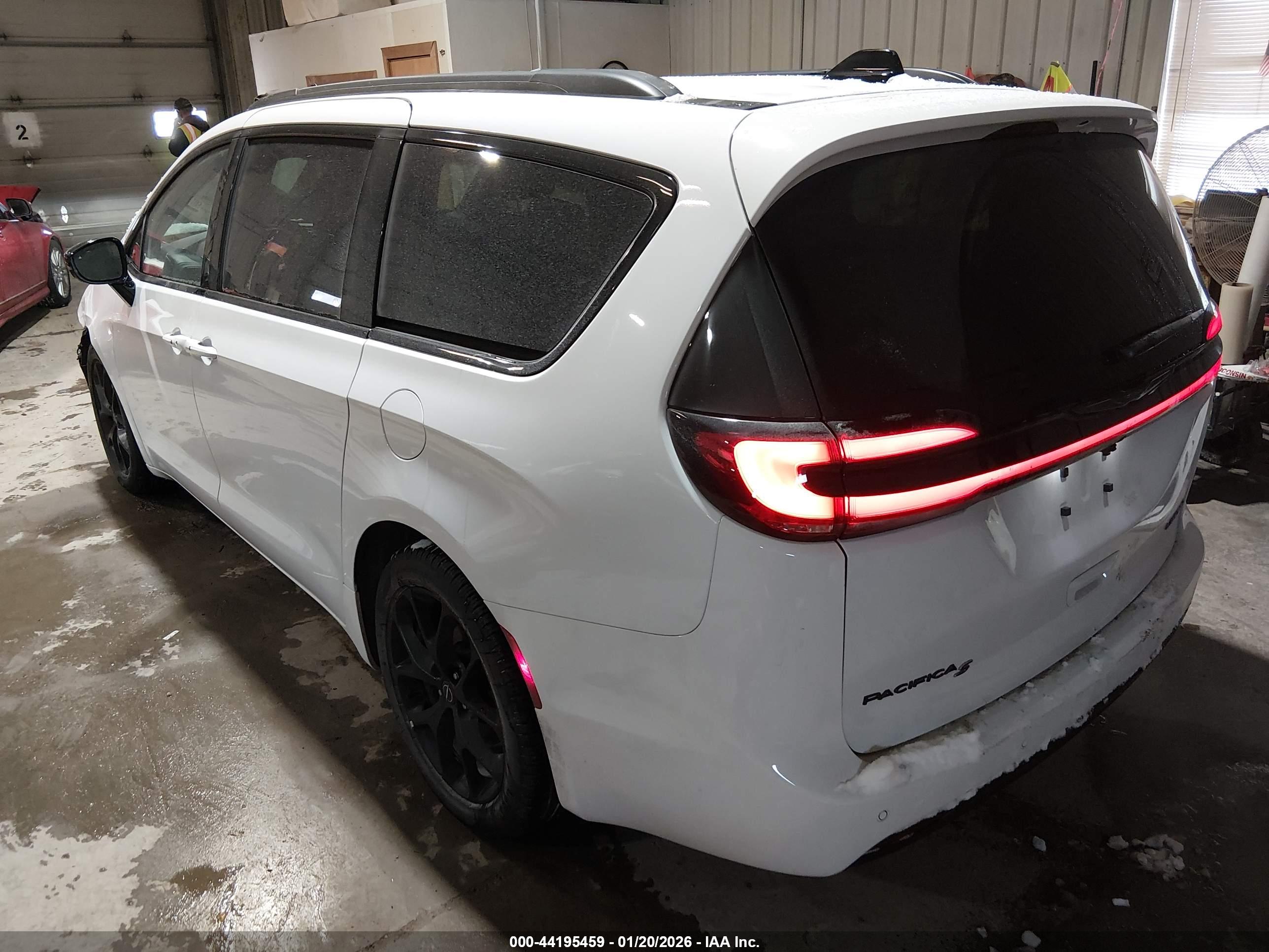 CHRYSLER PACIFICA image 3