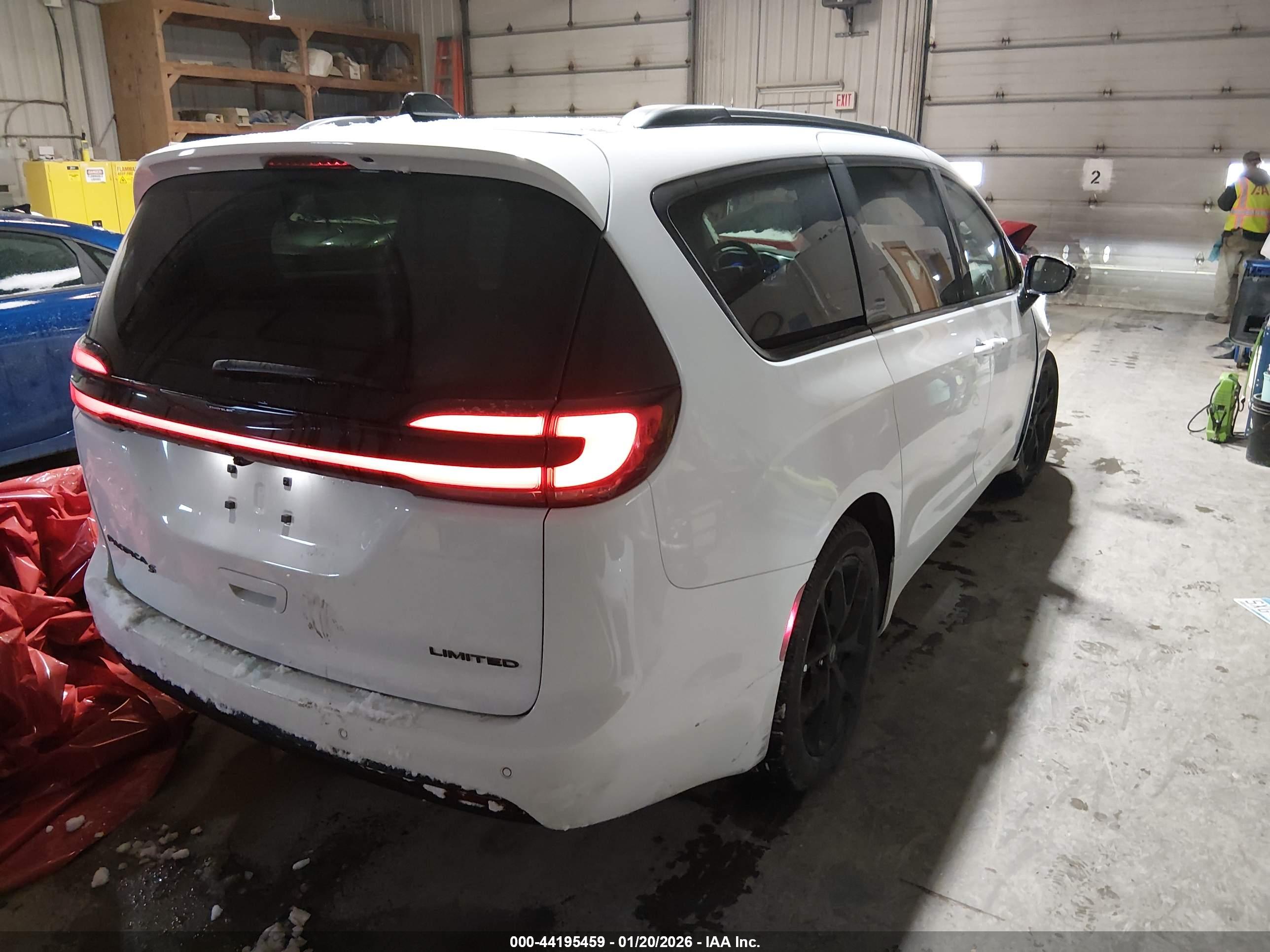 CHRYSLER PACIFICA image 4