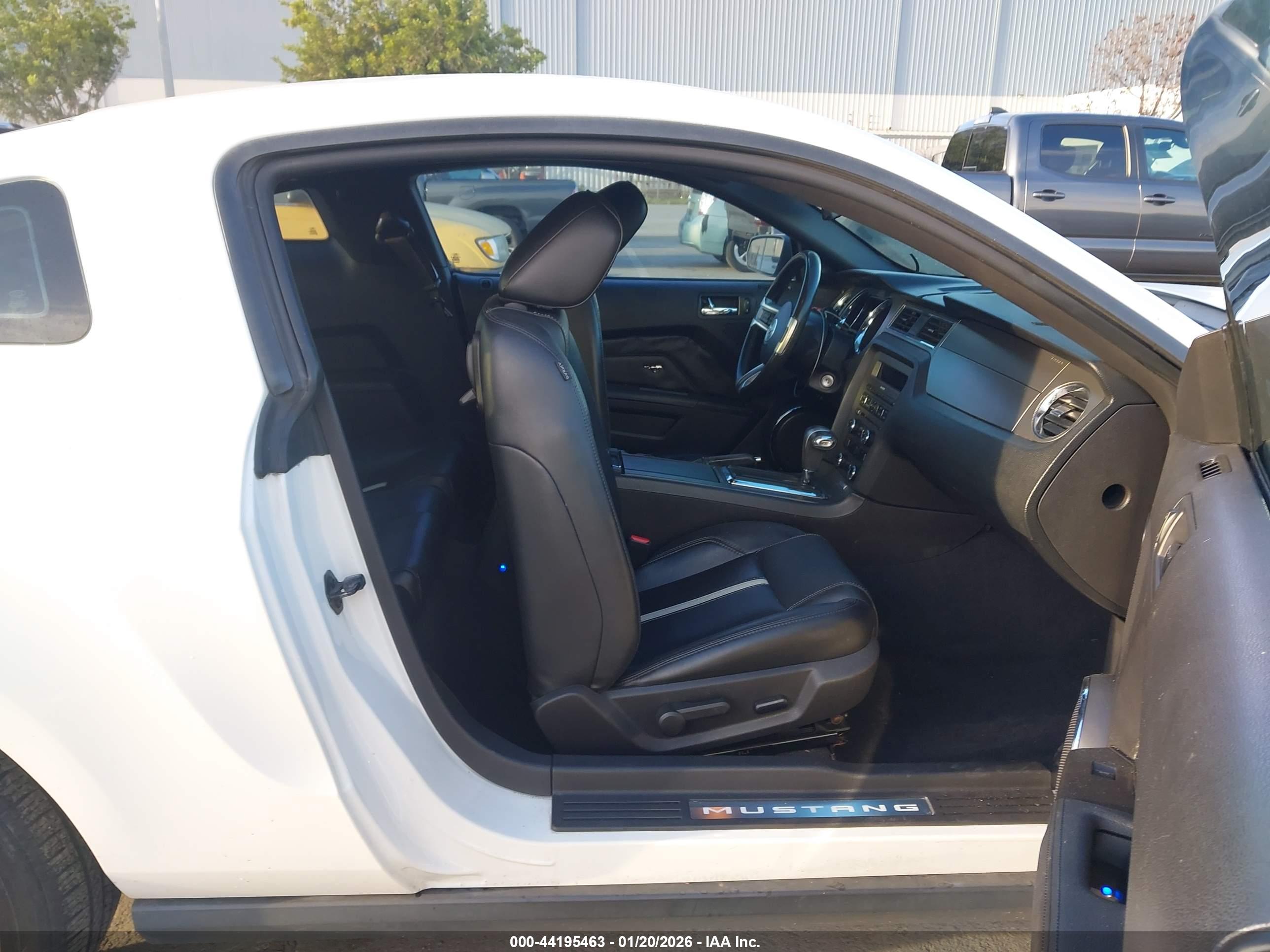 FORD MUSTANG image 5