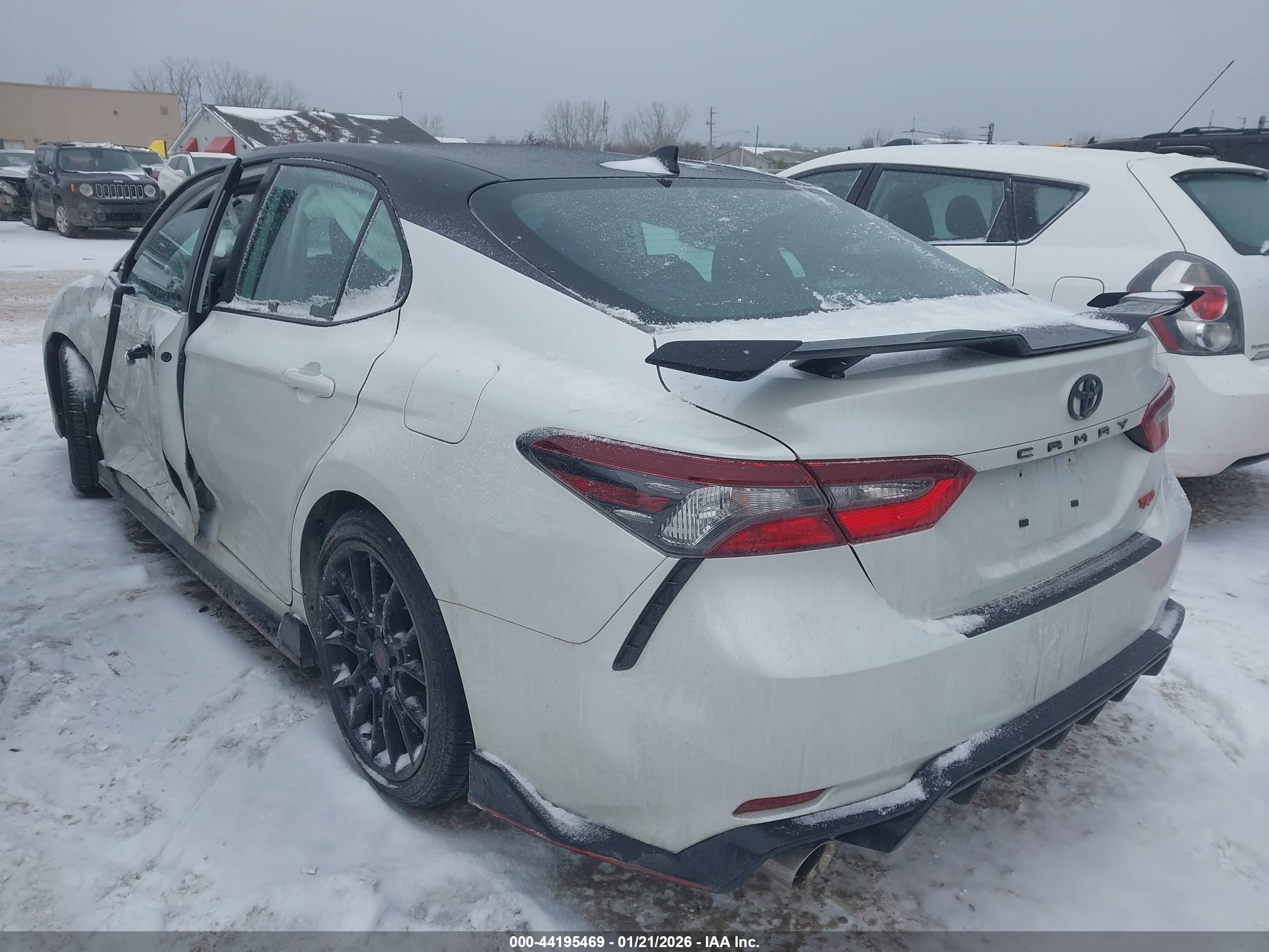 TOYOTA CAMRY image 3