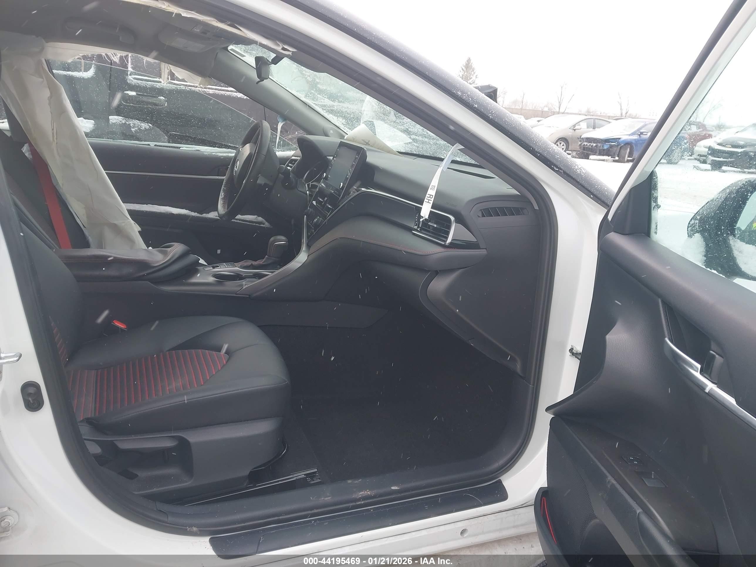TOYOTA CAMRY image 5