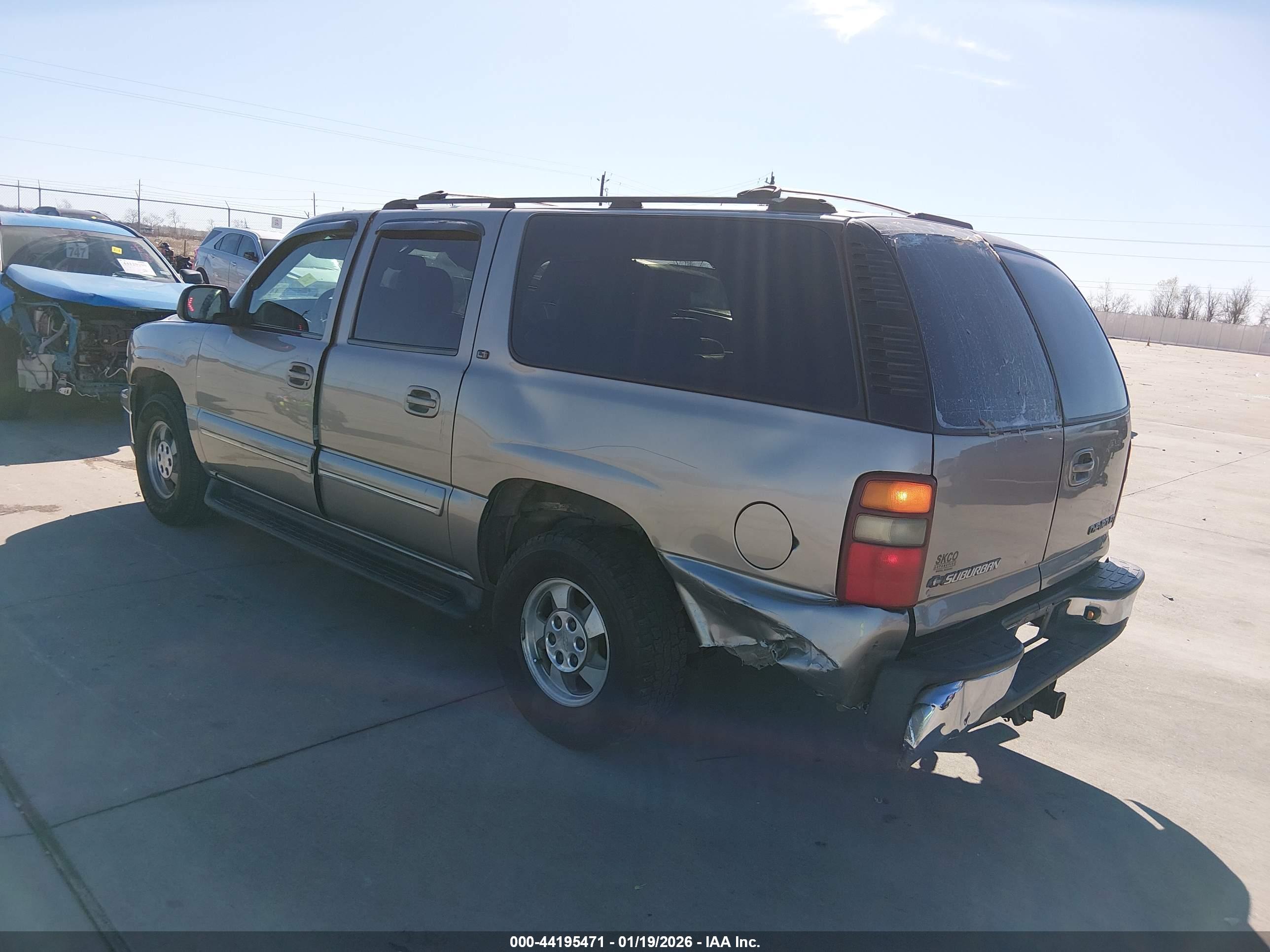 CHEVROLET SUBURBAN image 3