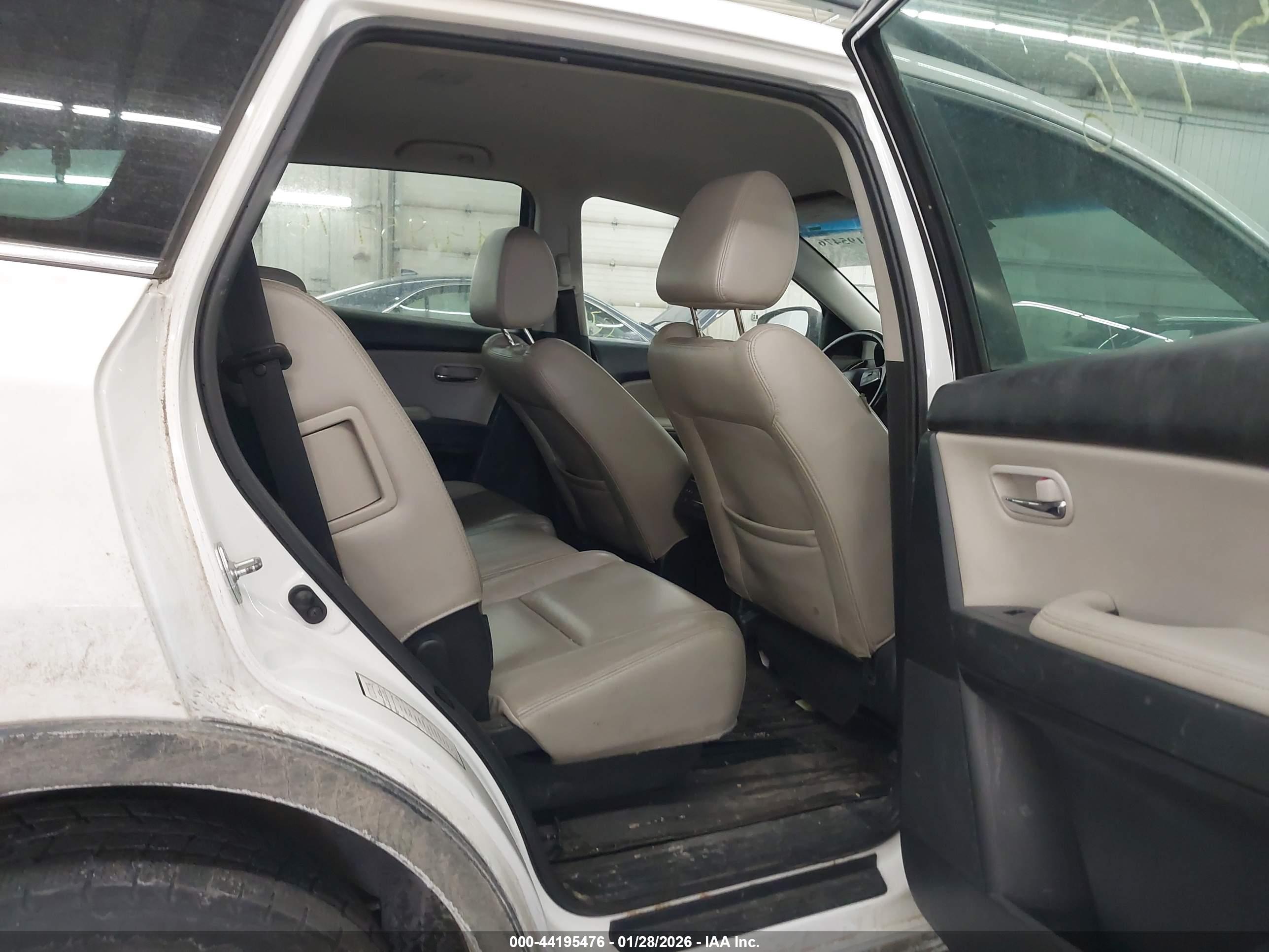 MAZDA CX-9 image 8