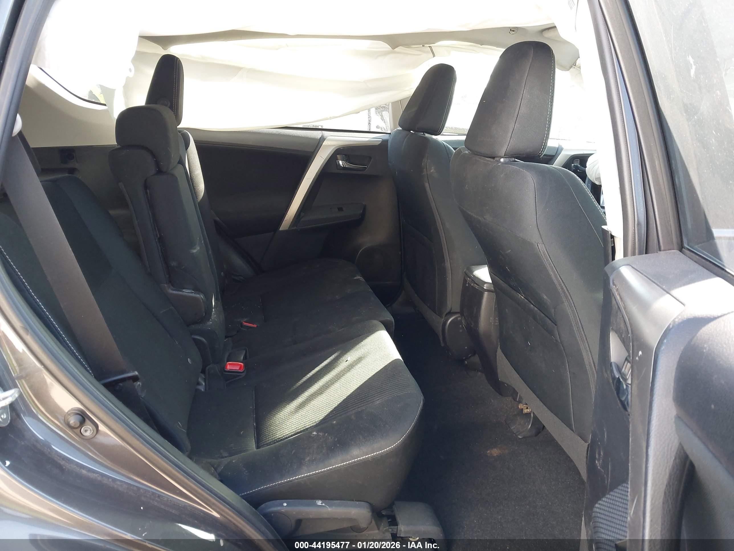 TOYOTA RAV4 image 8