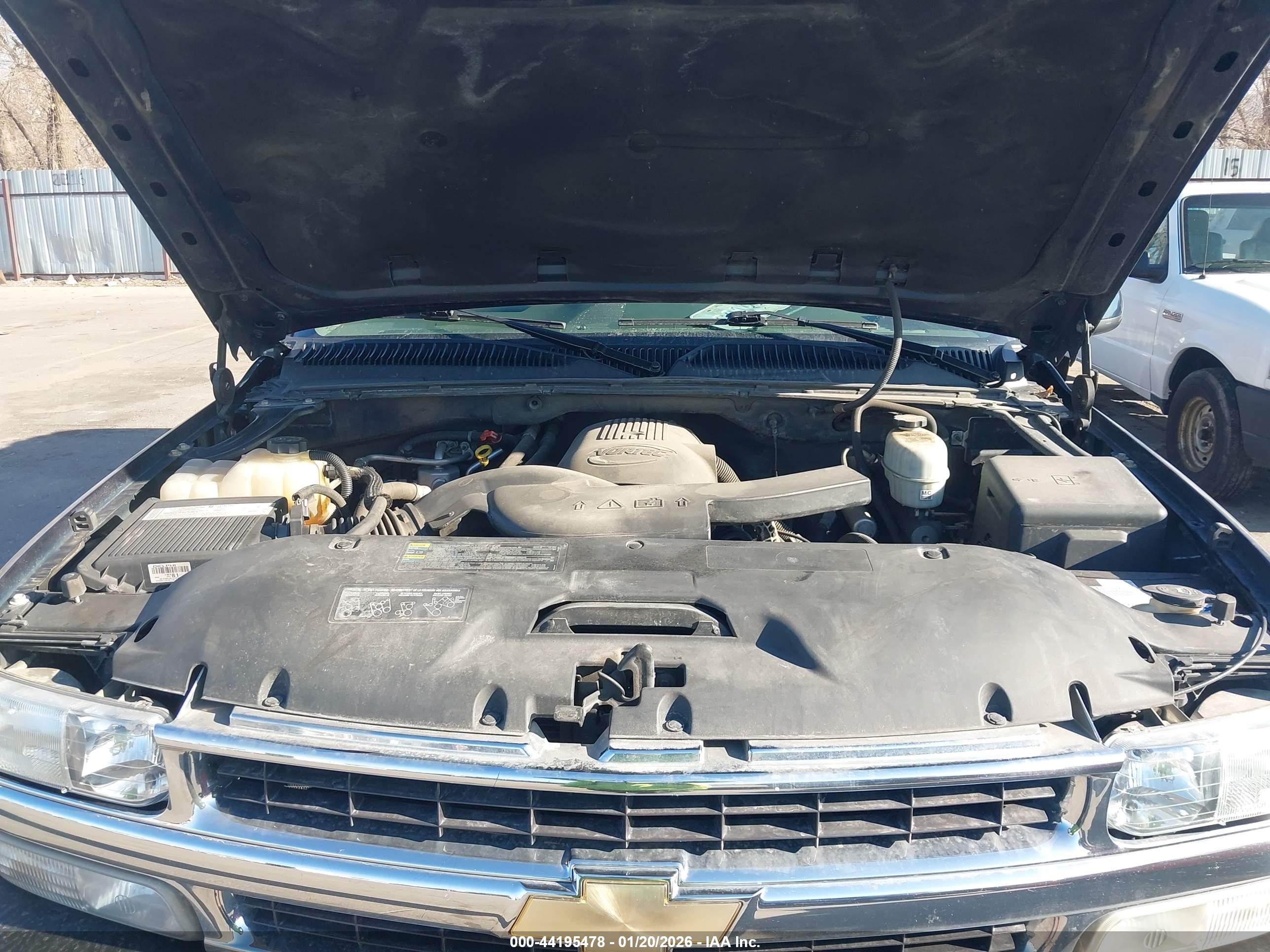 CHEVROLET SUBURBAN image 10