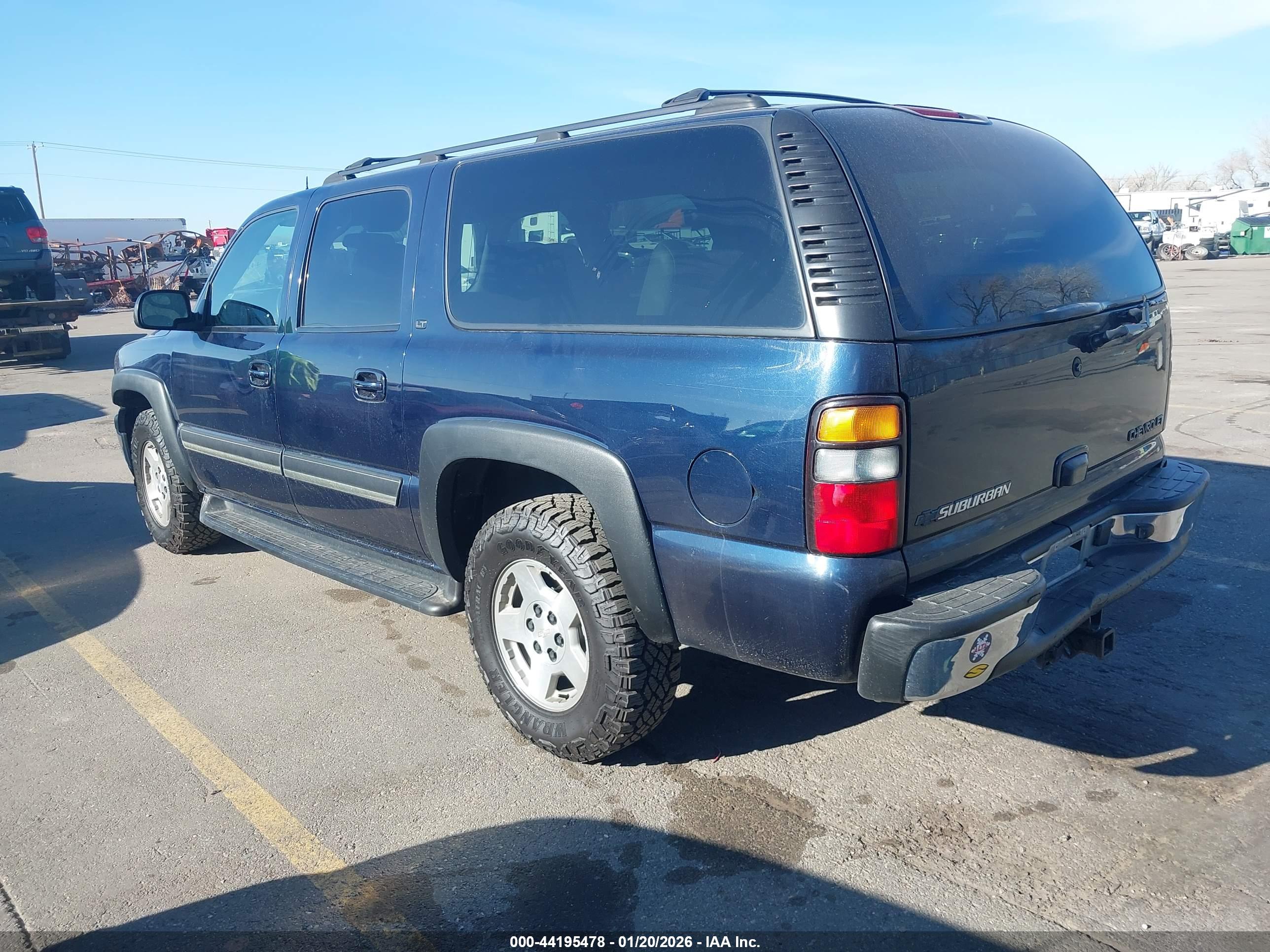 CHEVROLET SUBURBAN image 3