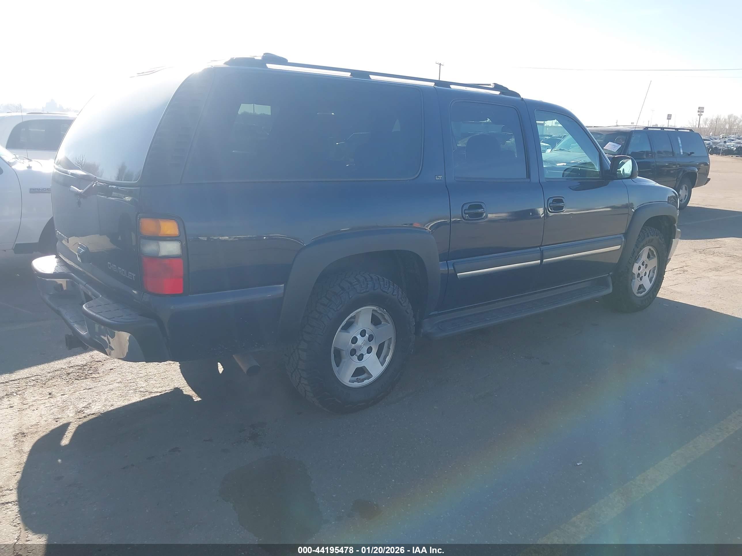 CHEVROLET SUBURBAN image 4