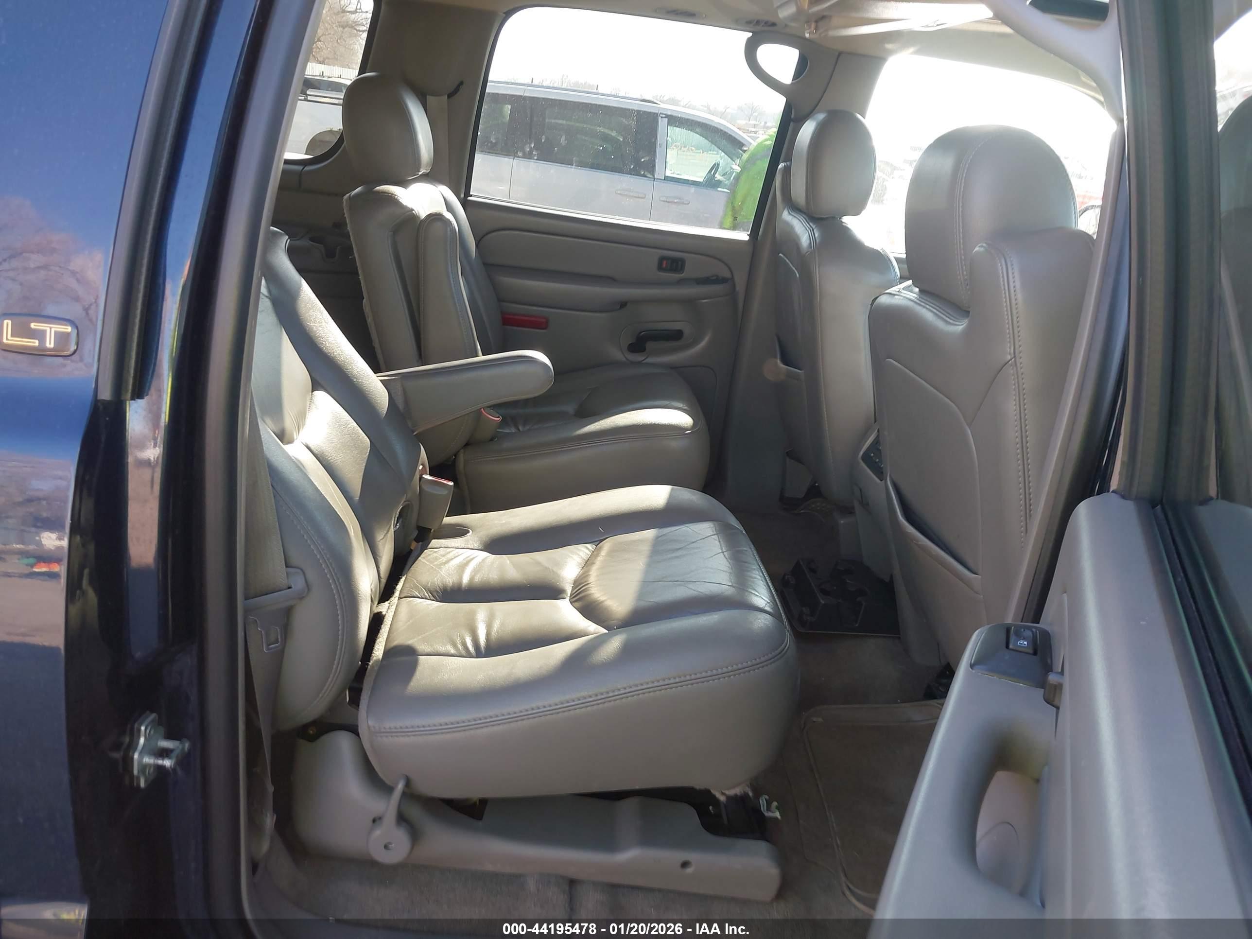 CHEVROLET SUBURBAN image 8