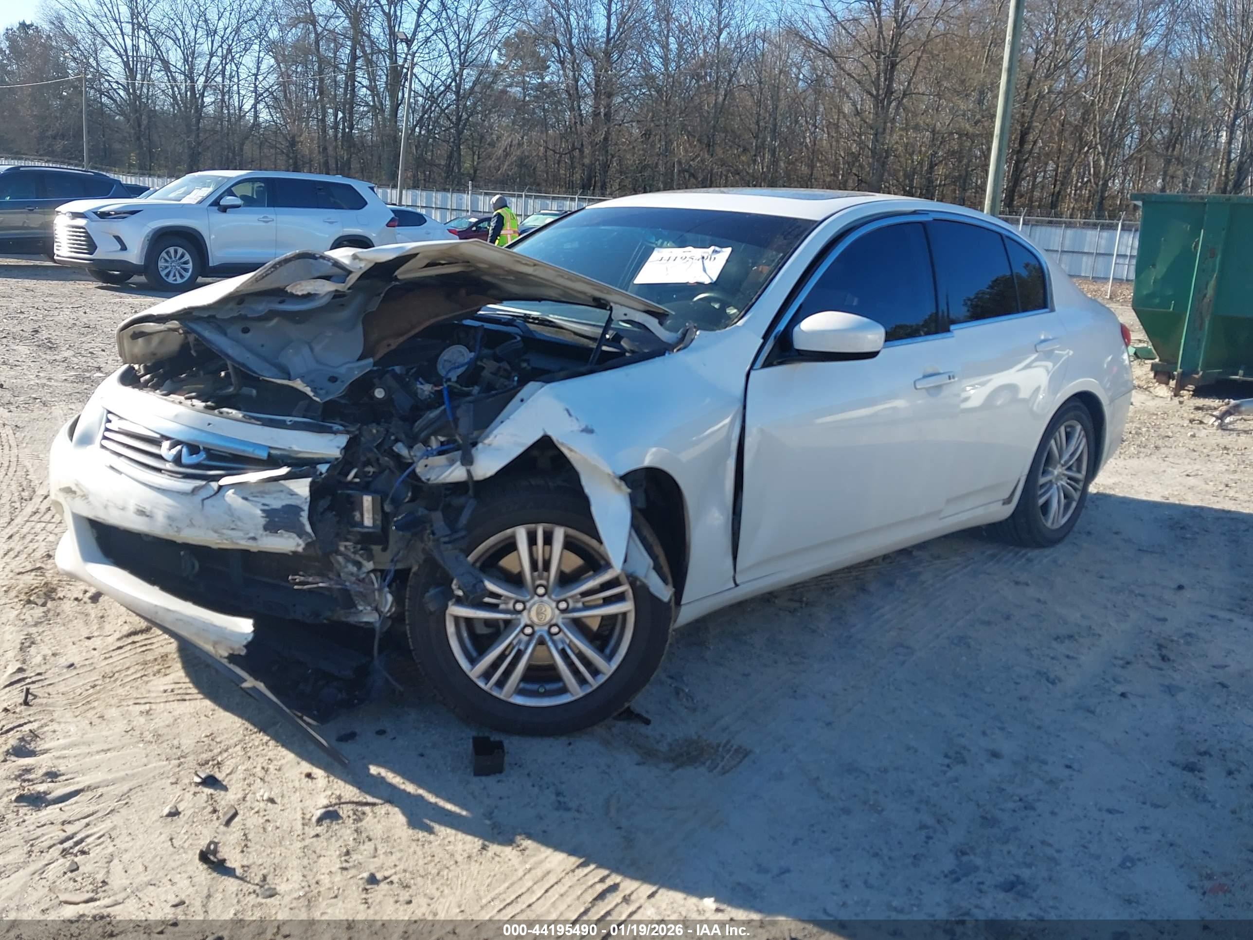 INFINITI G37 image 2