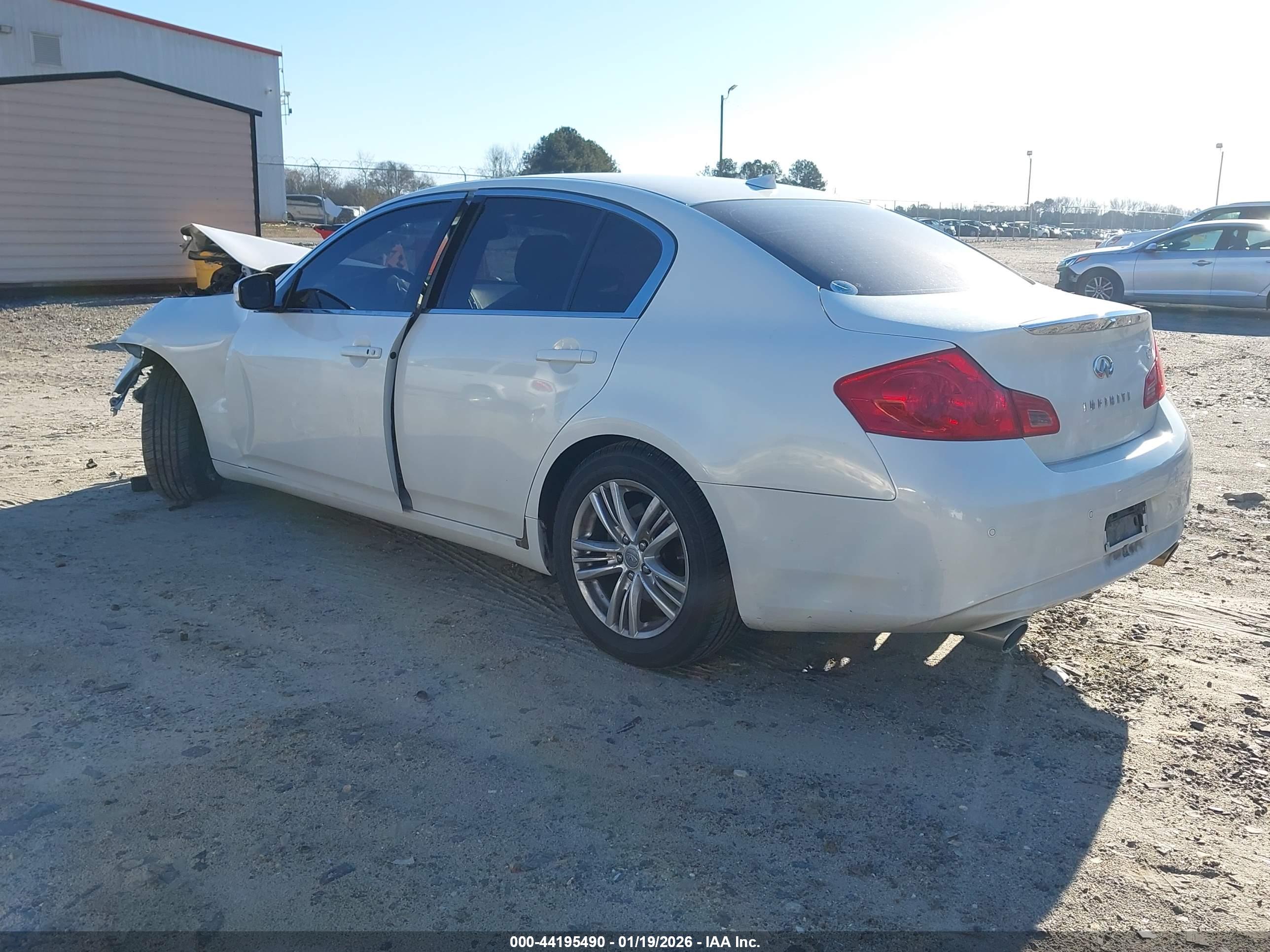 INFINITI G37 image 3