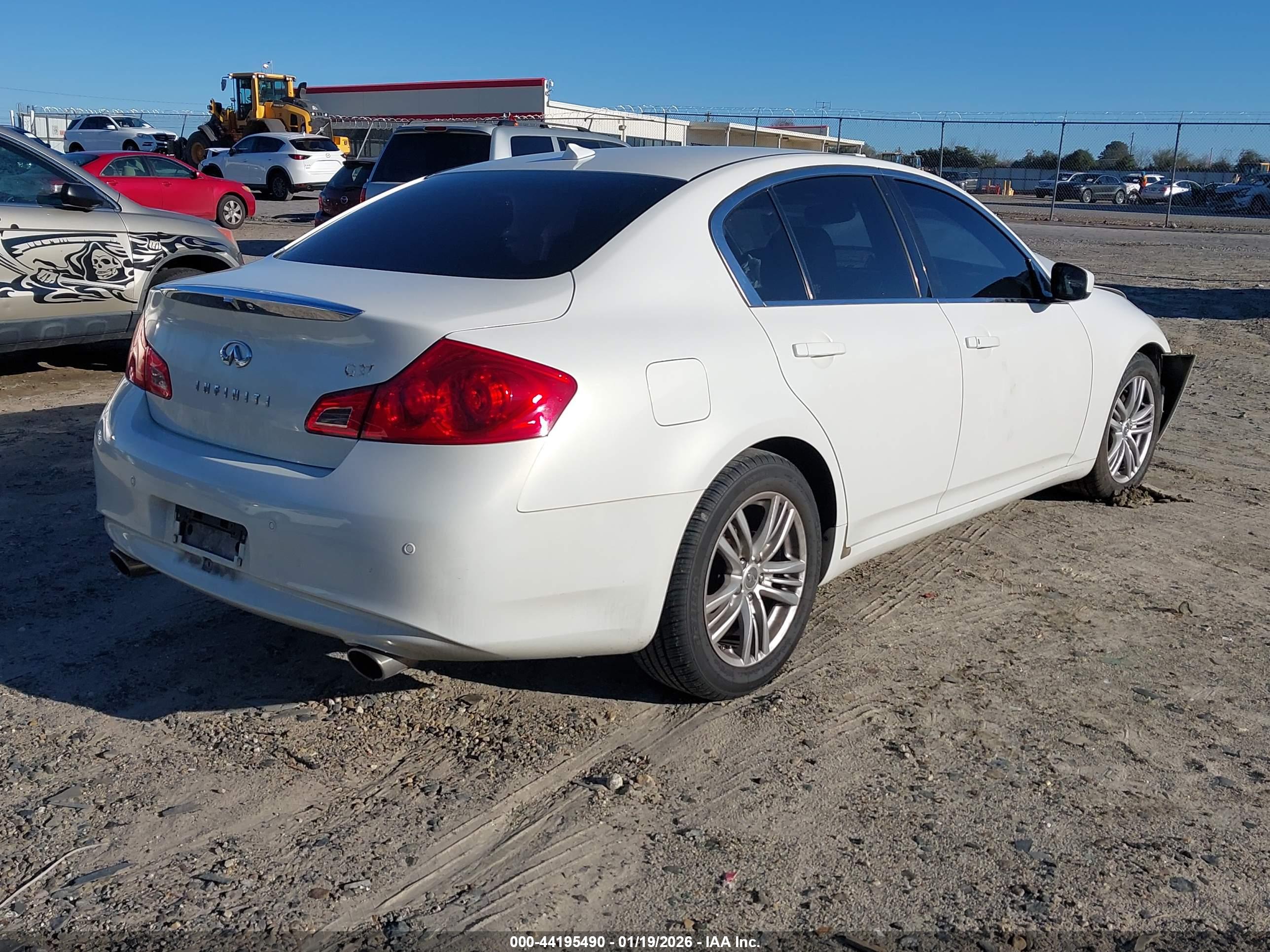 INFINITI G37 image 4