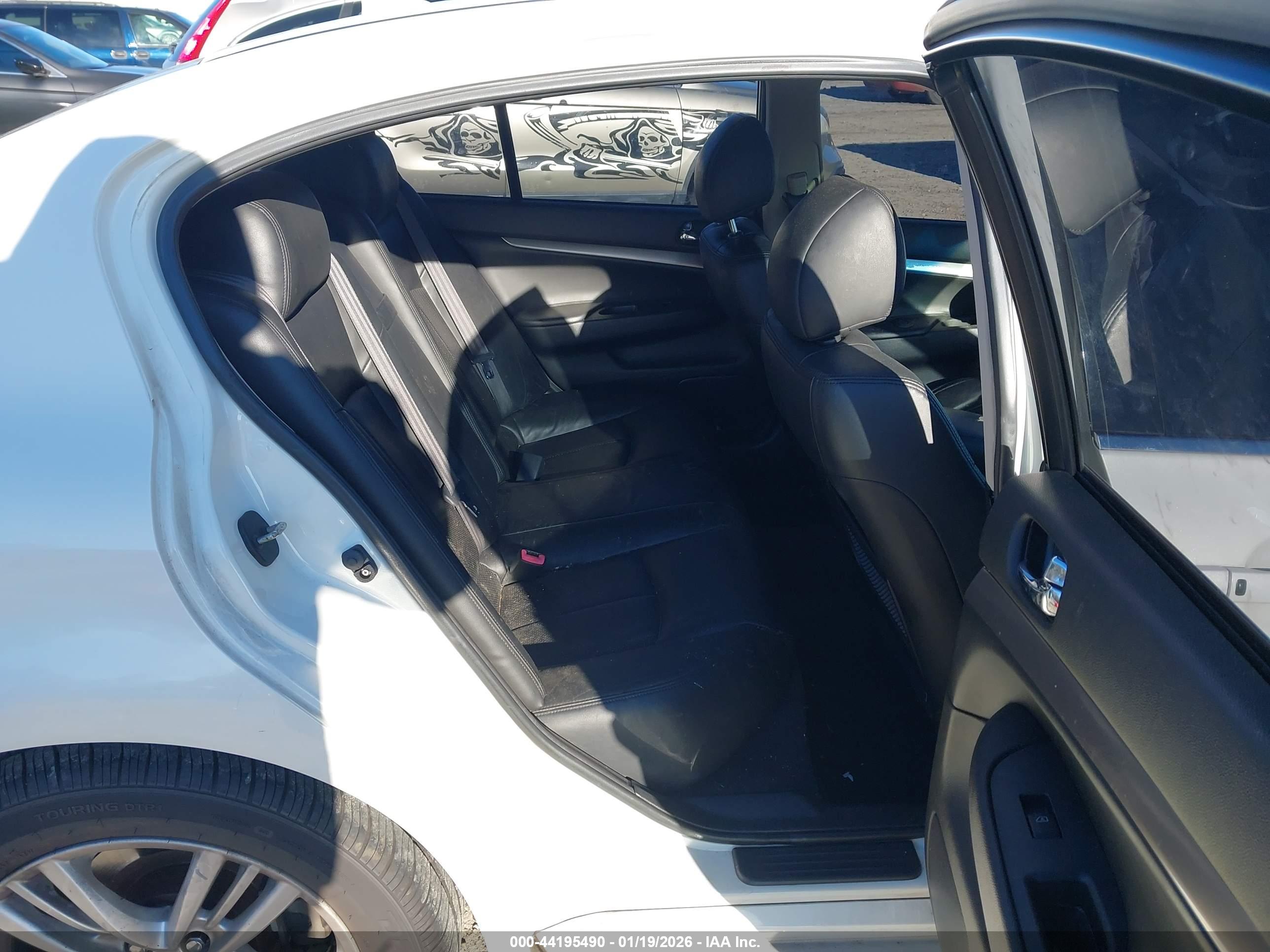 INFINITI G37 image 8