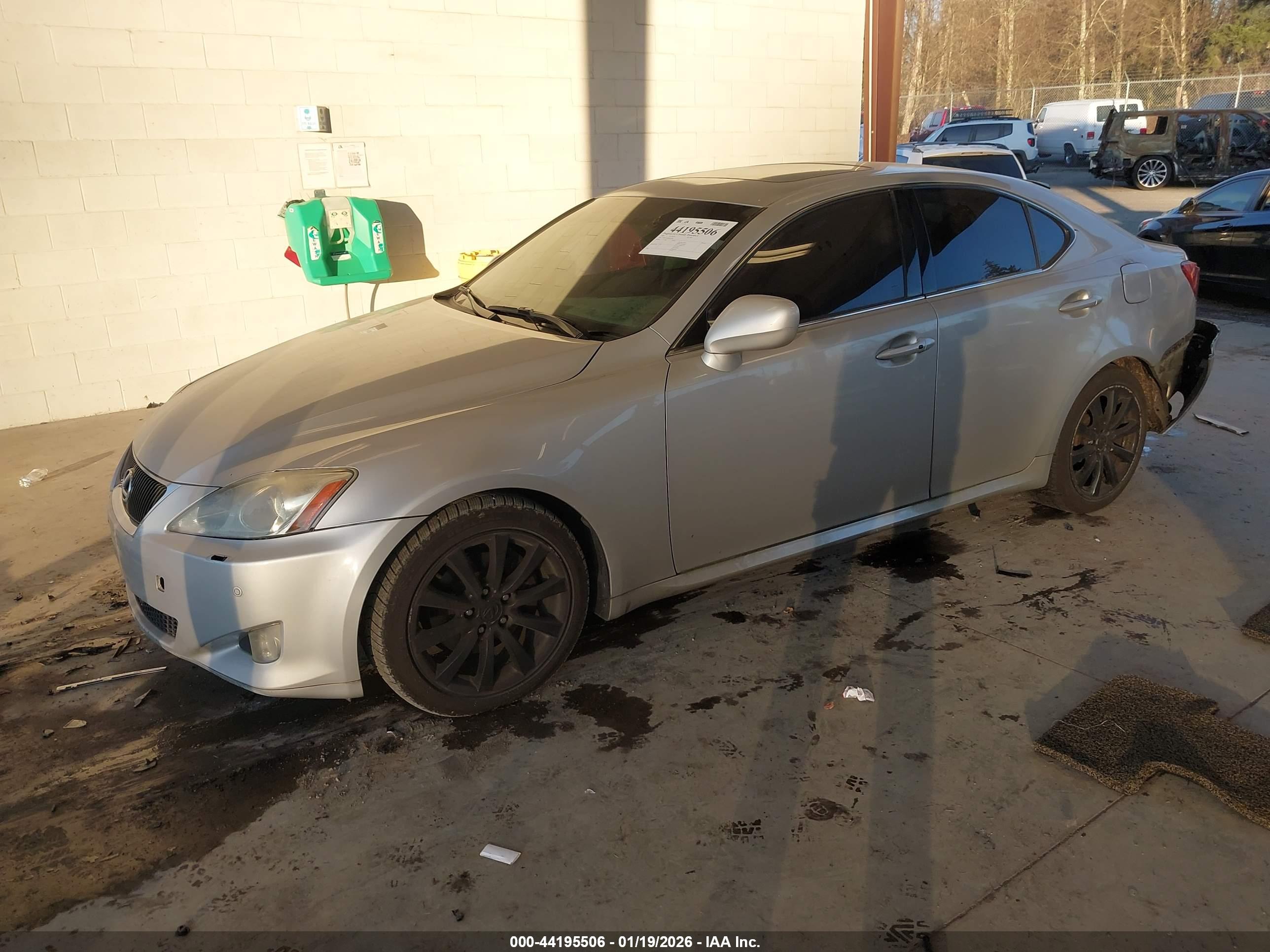 LEXUS IS image 2