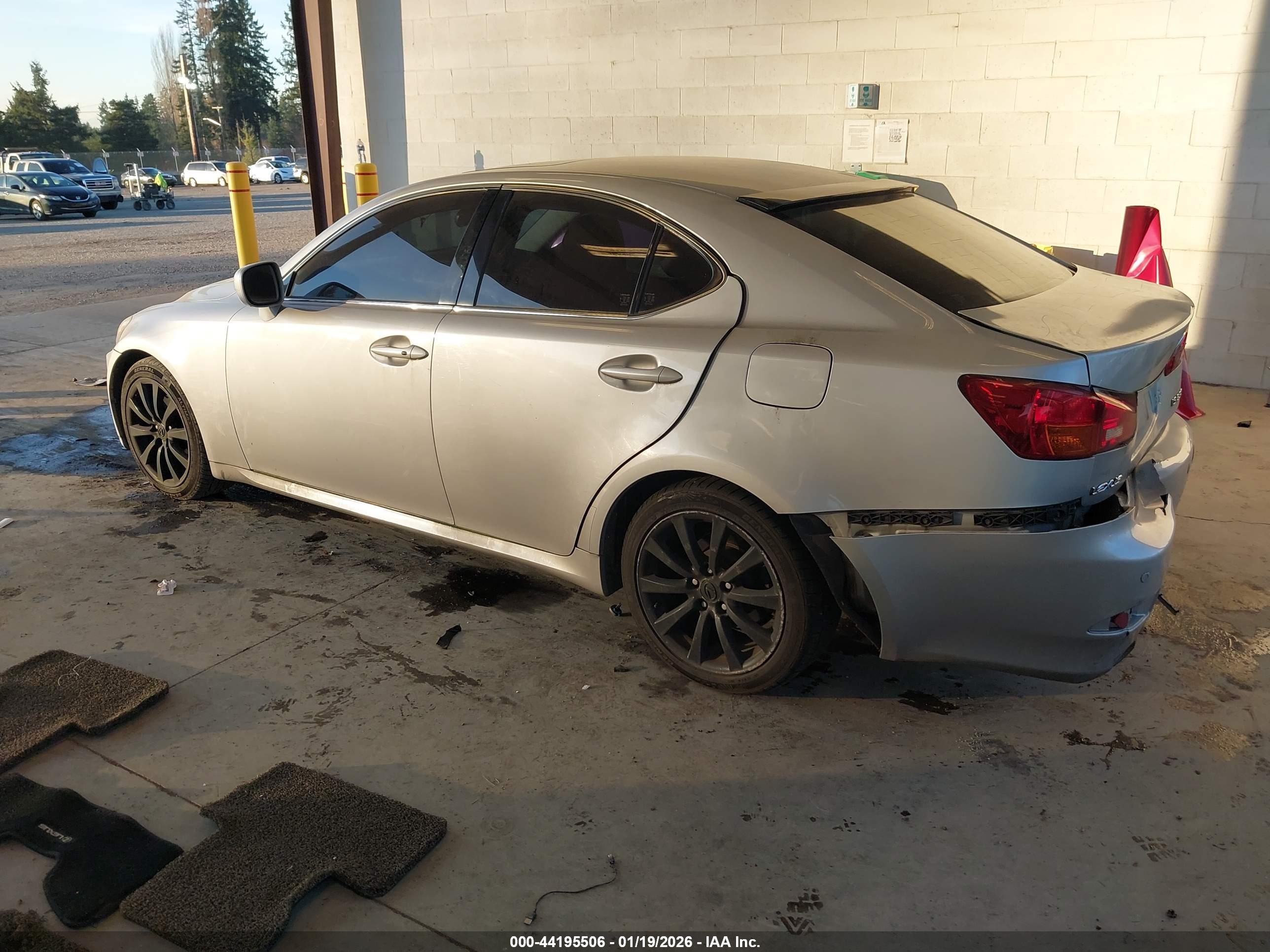 LEXUS IS image 3