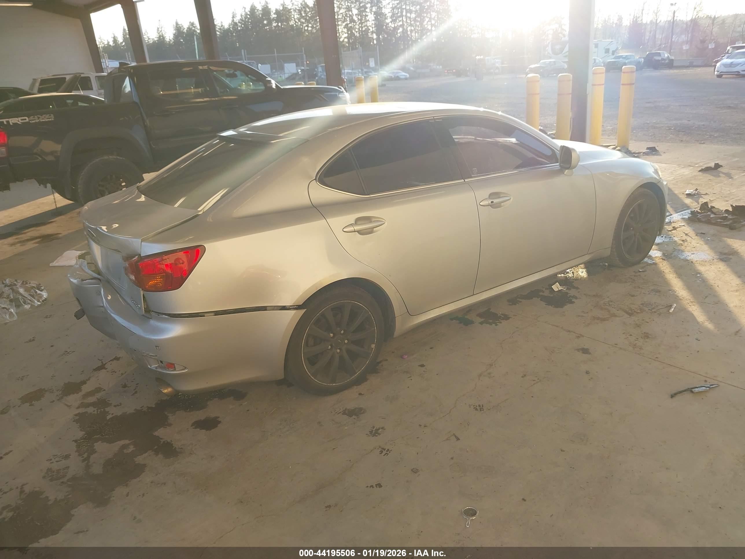 LEXUS IS image 4