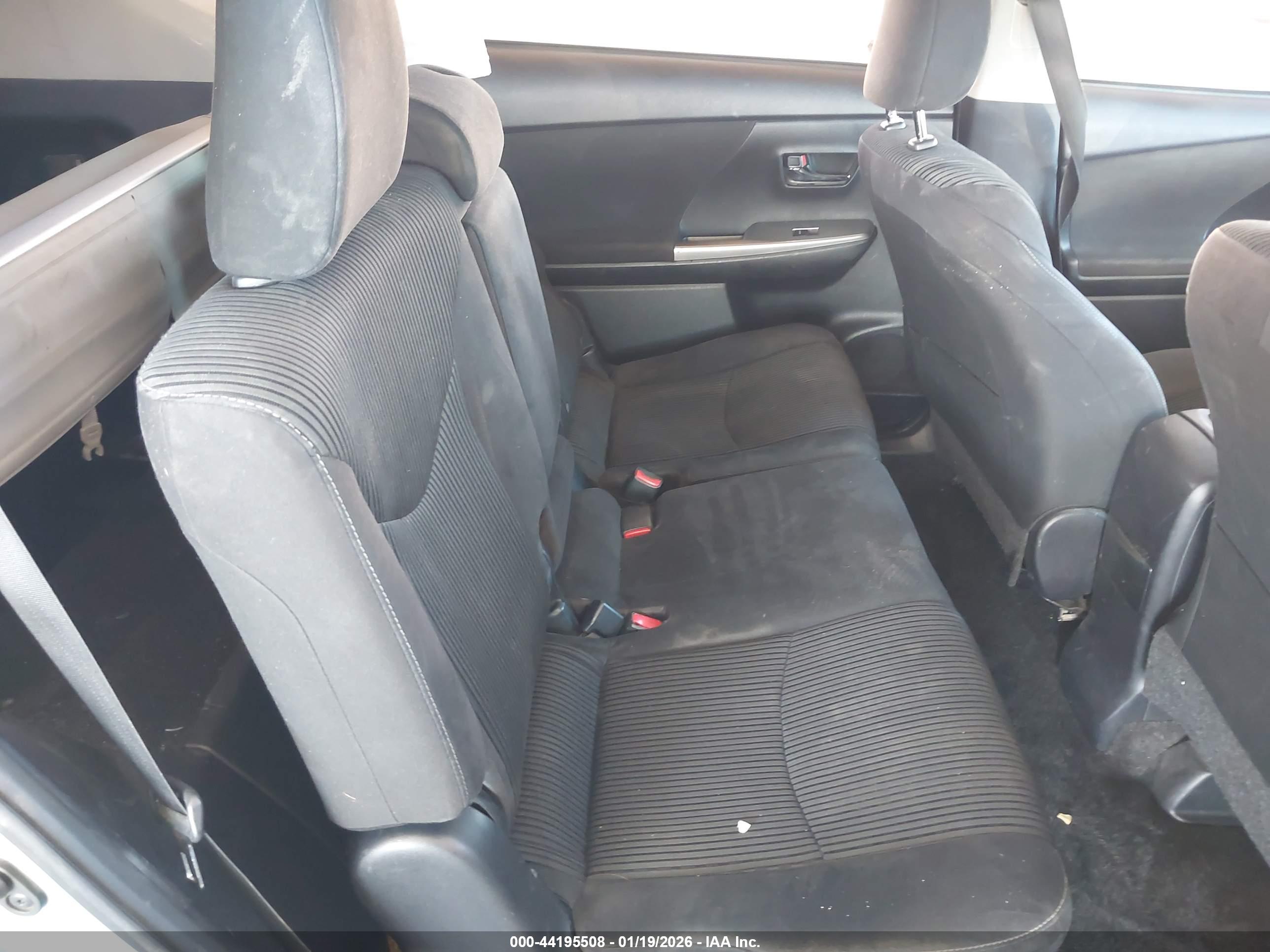 TOYOTA PRIUS image 8