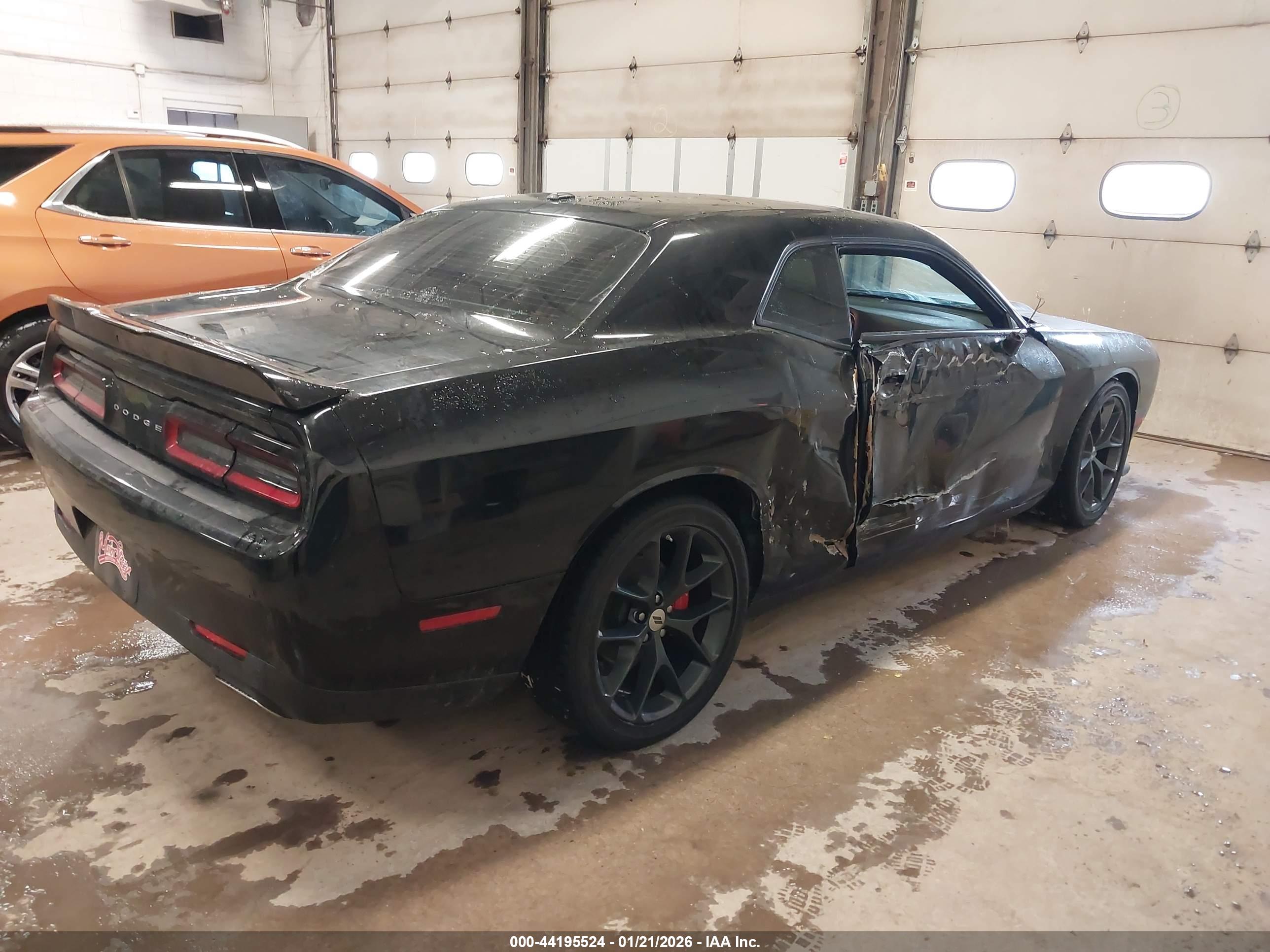 DODGE CHALLENGER image 4