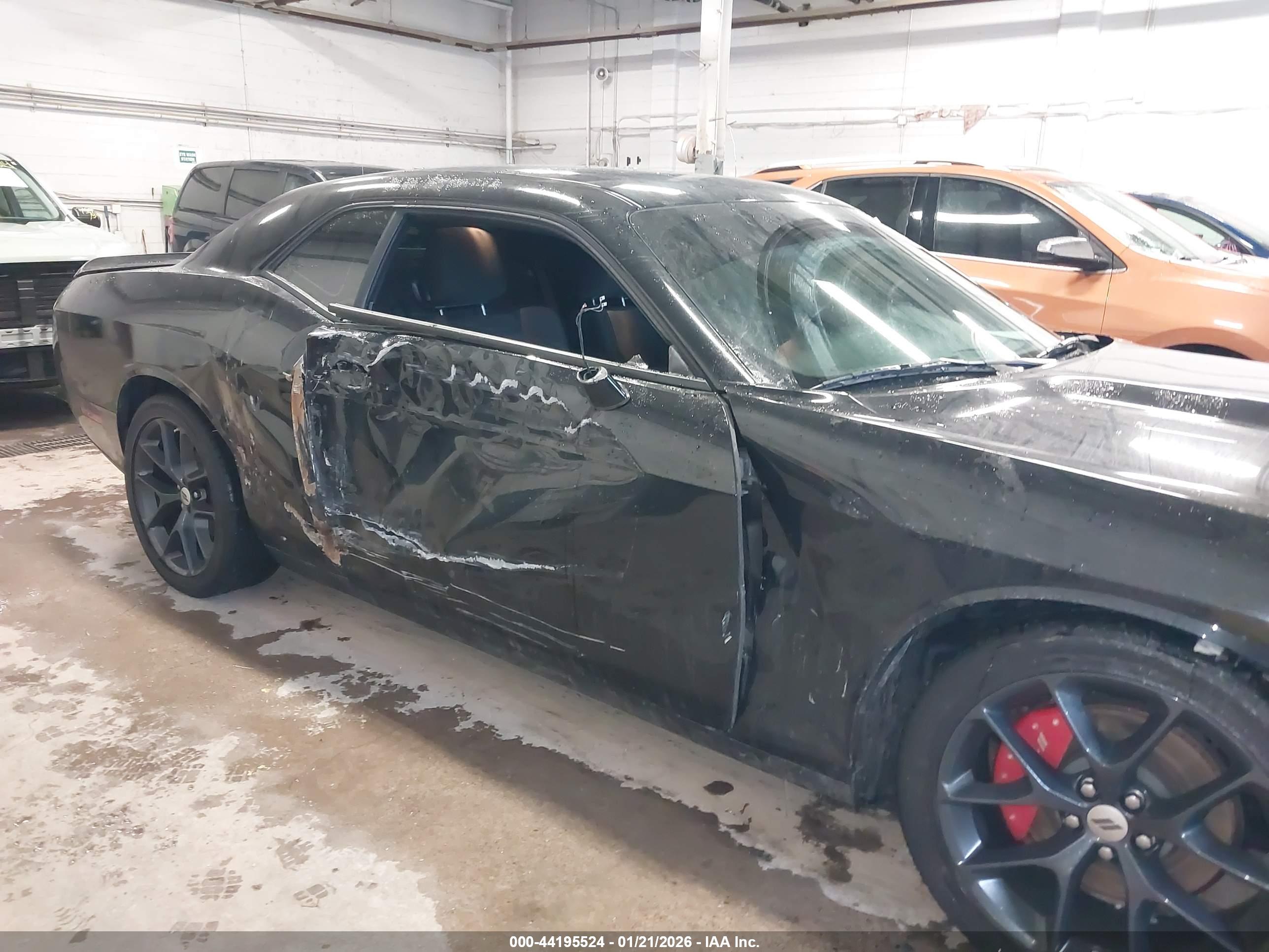 DODGE CHALLENGER image 6