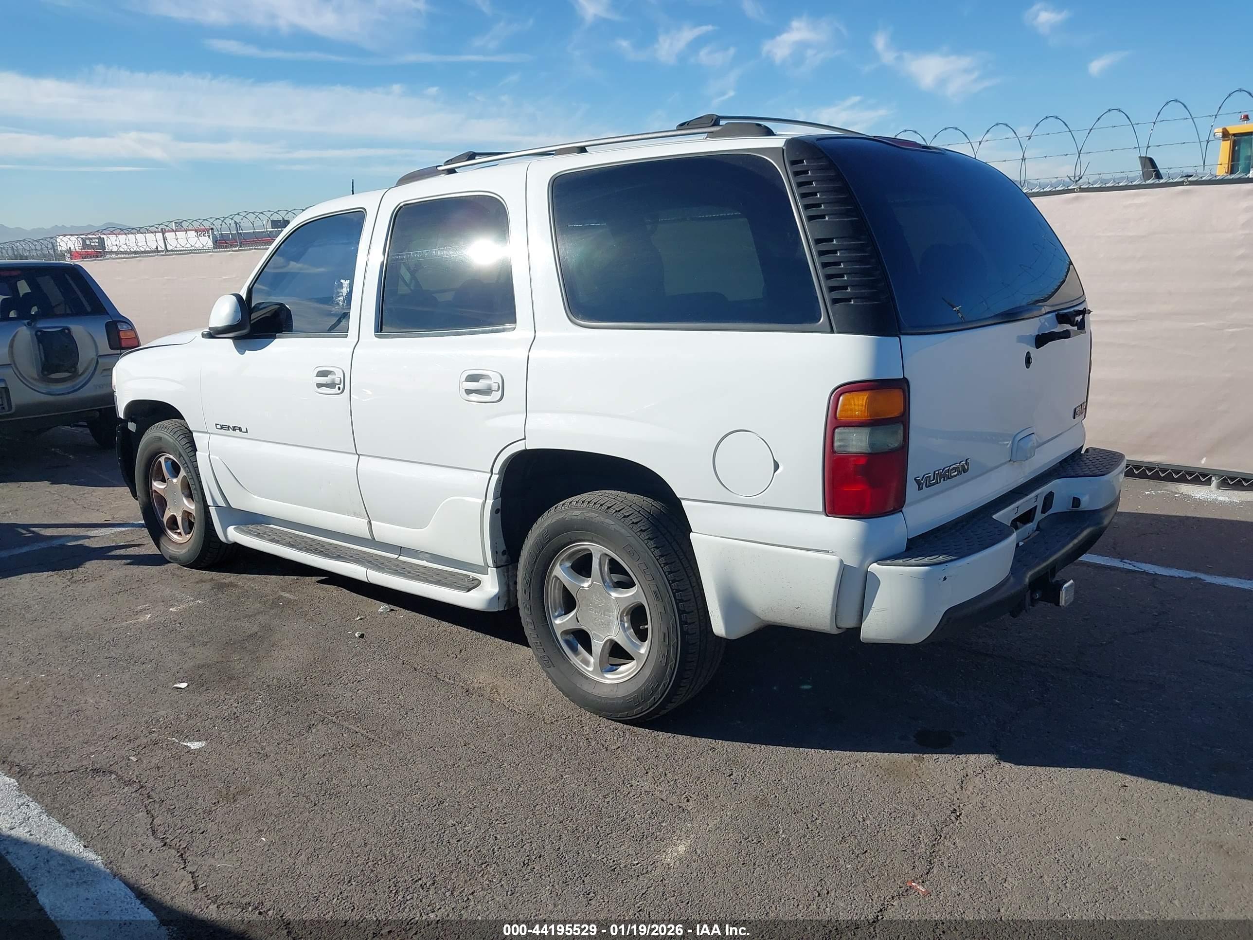 GMC YUKON image 3