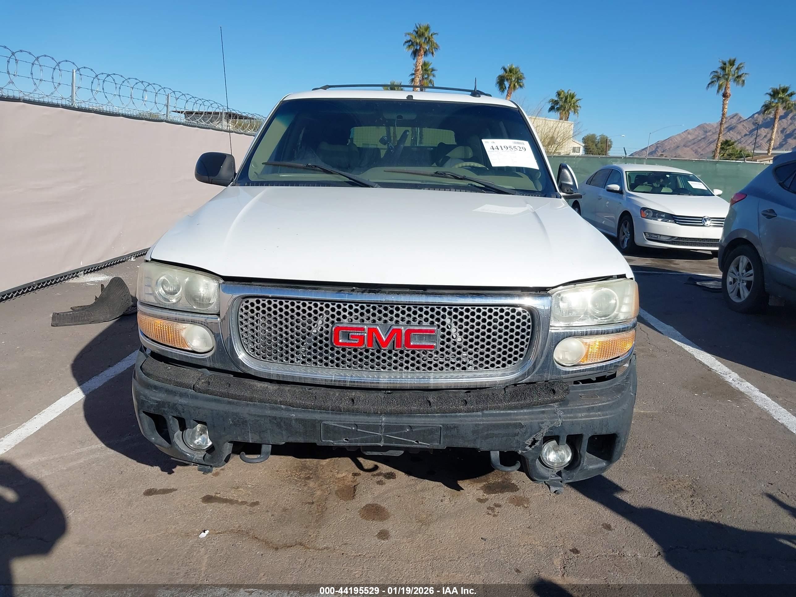 GMC YUKON image 6