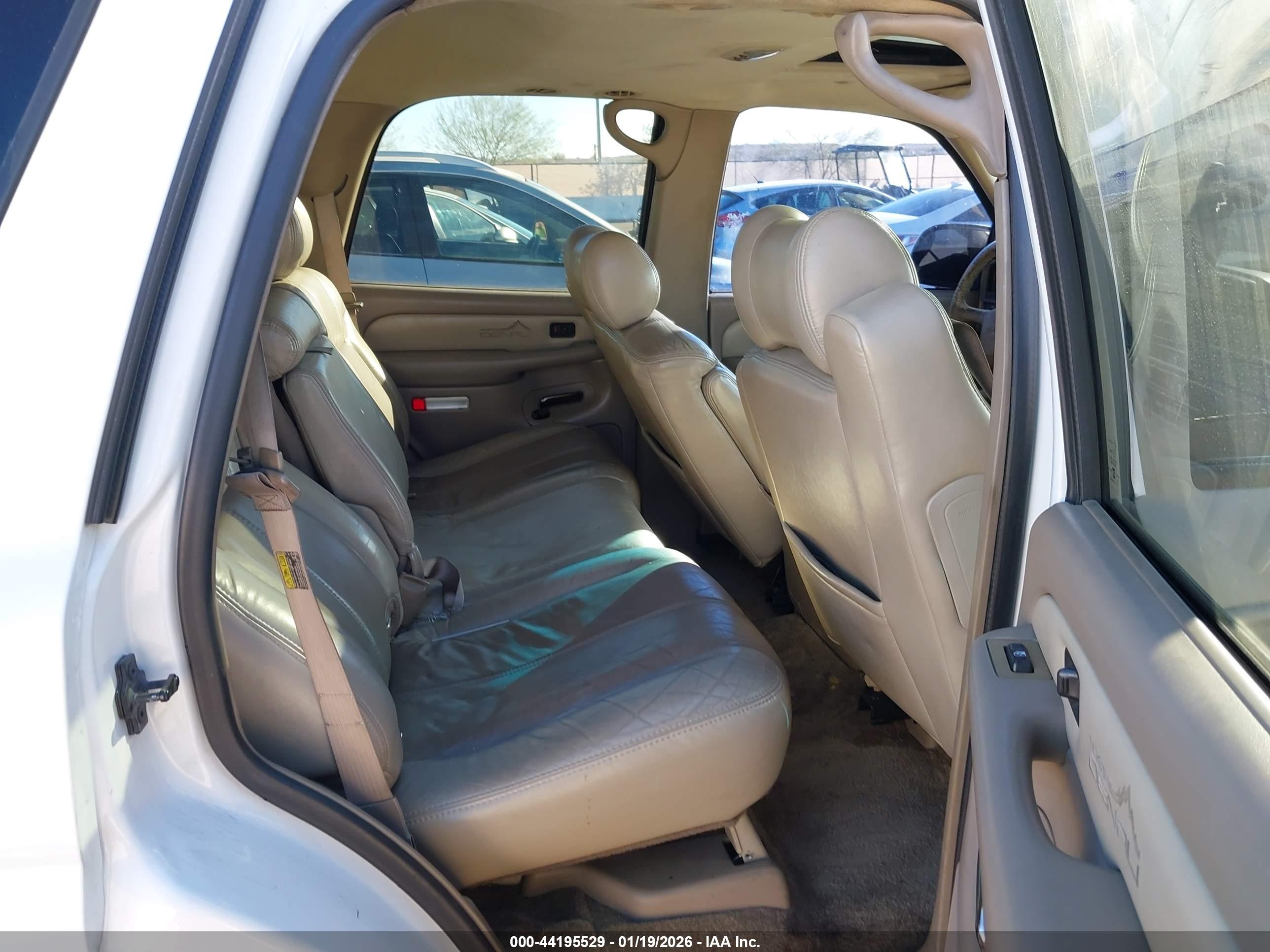 GMC YUKON image 8