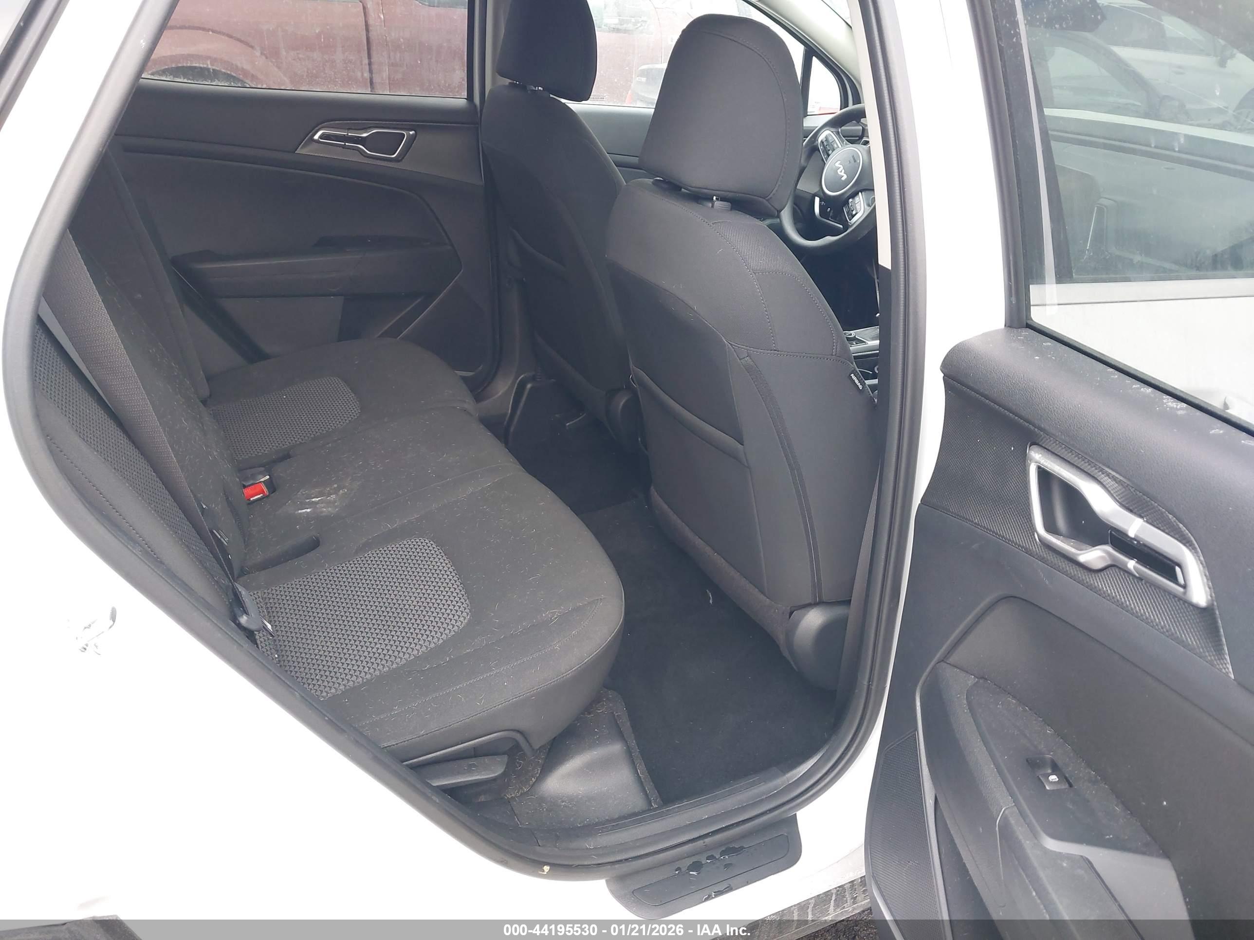 KIA SPORTAGE image 8