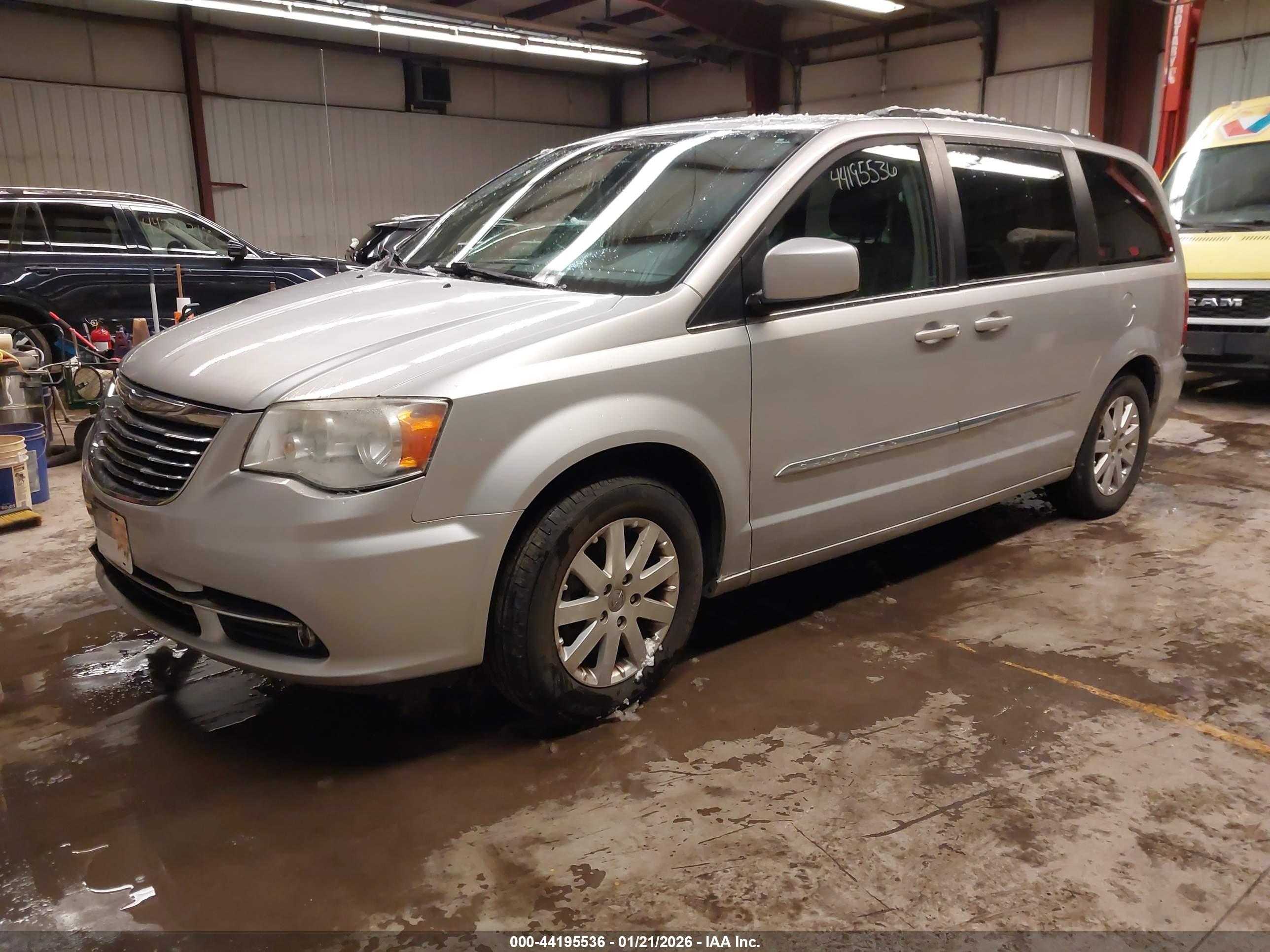 CHRYSLER TOWN image 2