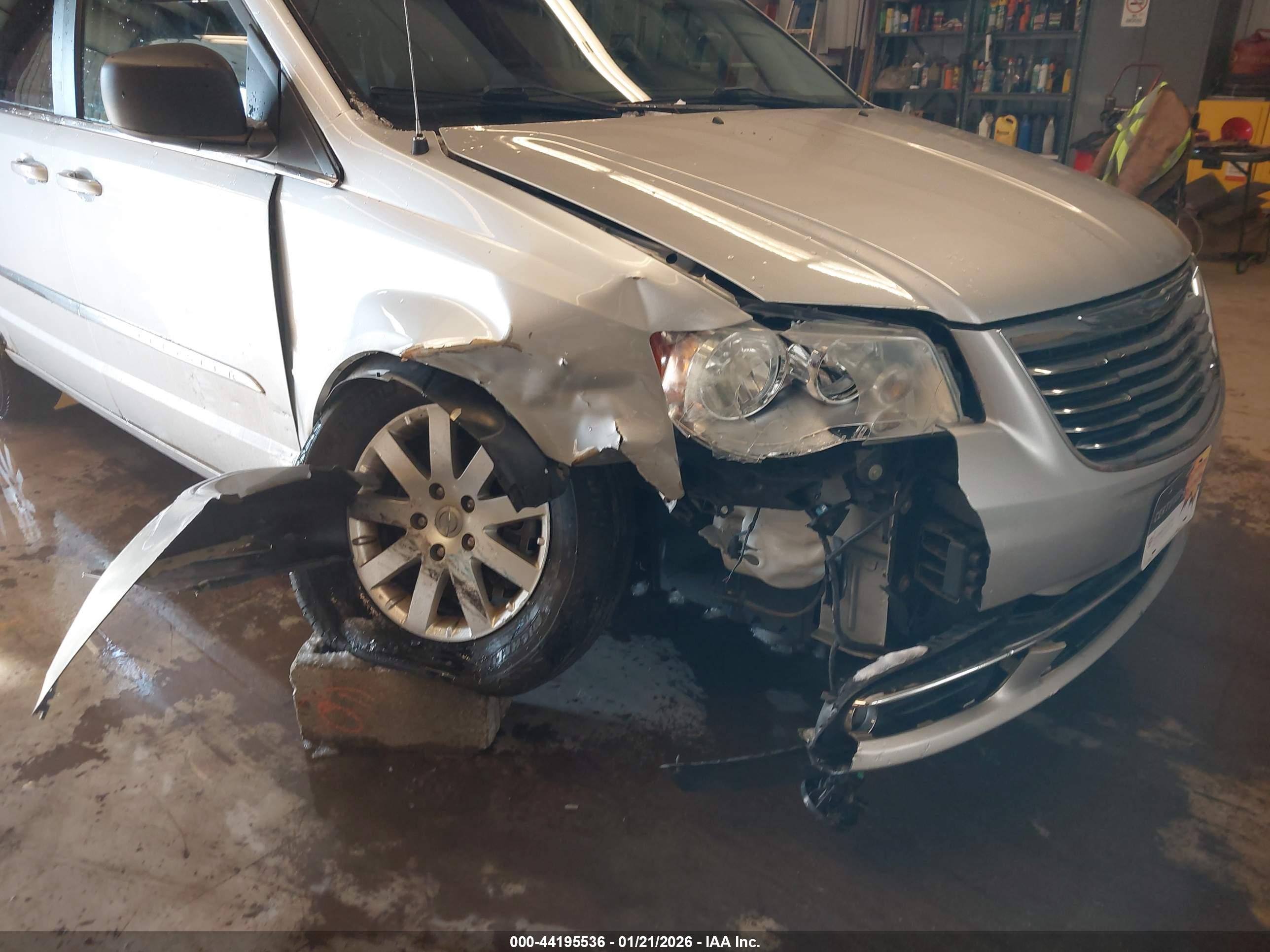 CHRYSLER TOWN image 6