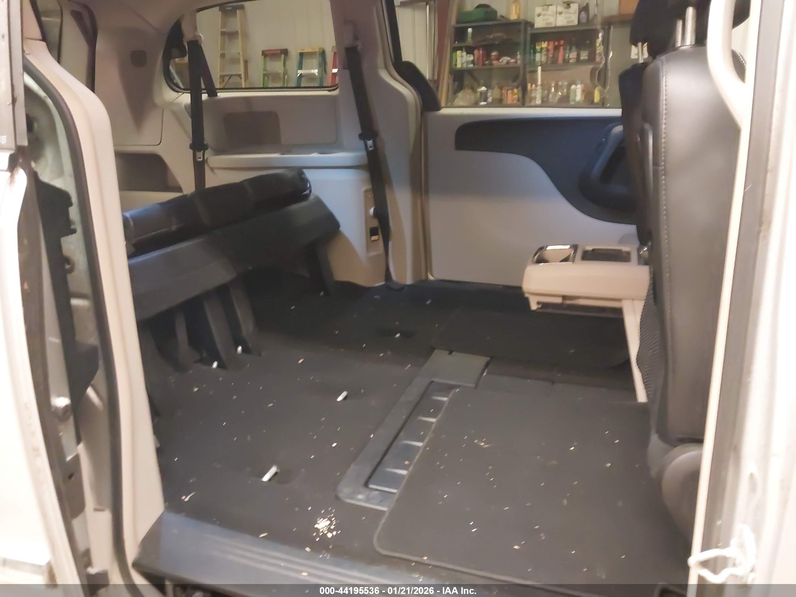CHRYSLER TOWN image 8