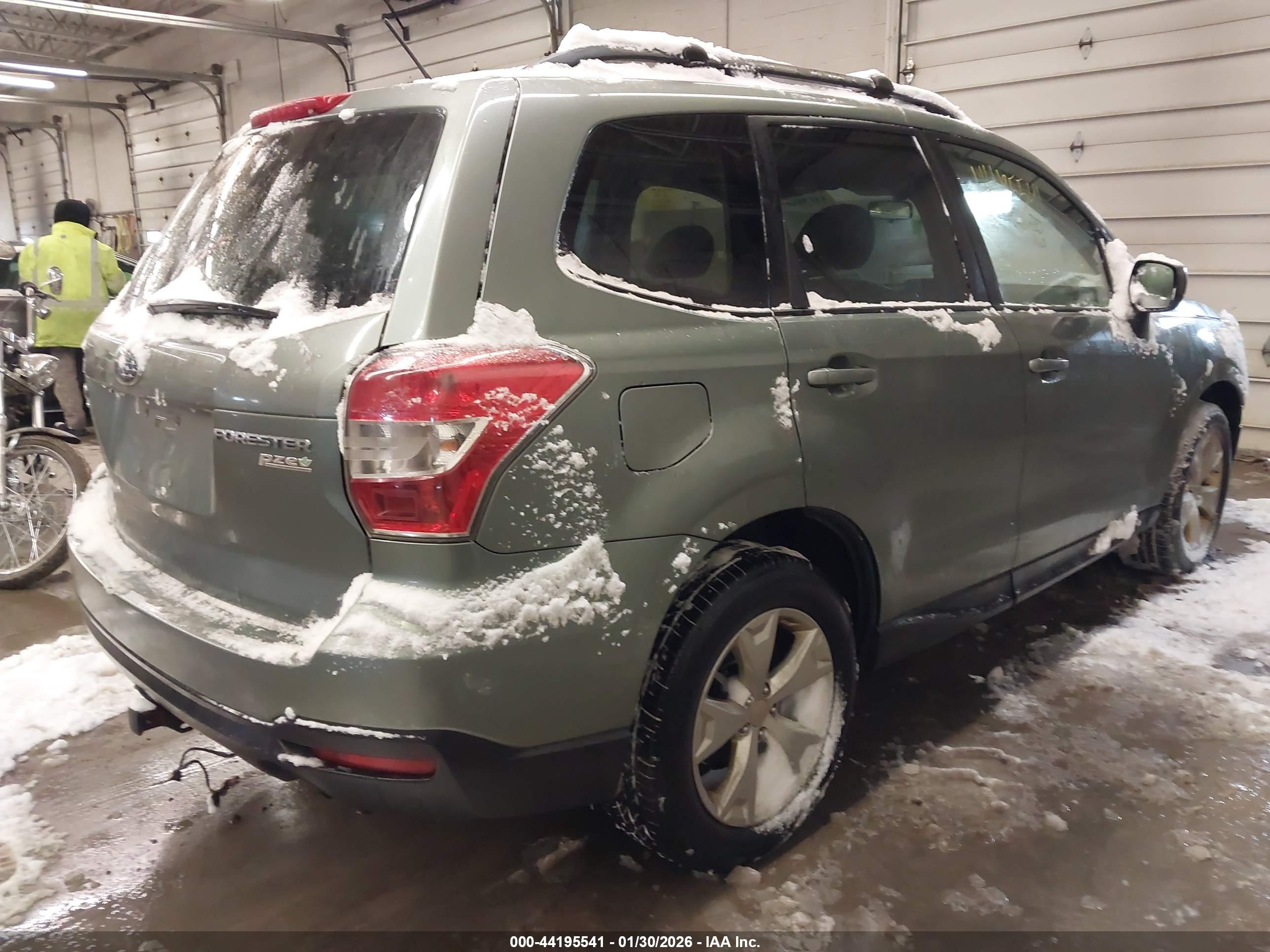 SUBARU FORESTER image 4