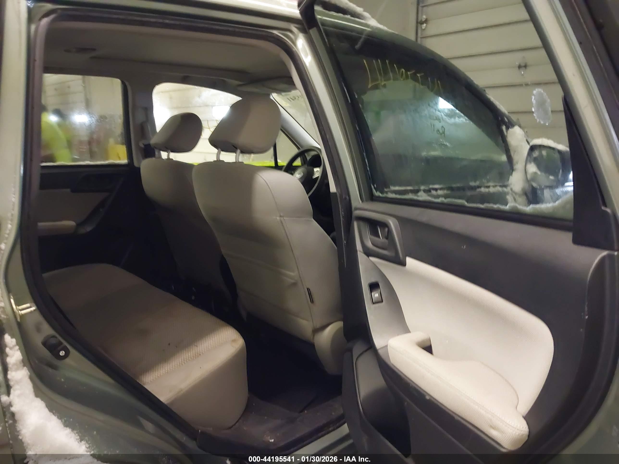 SUBARU FORESTER image 8