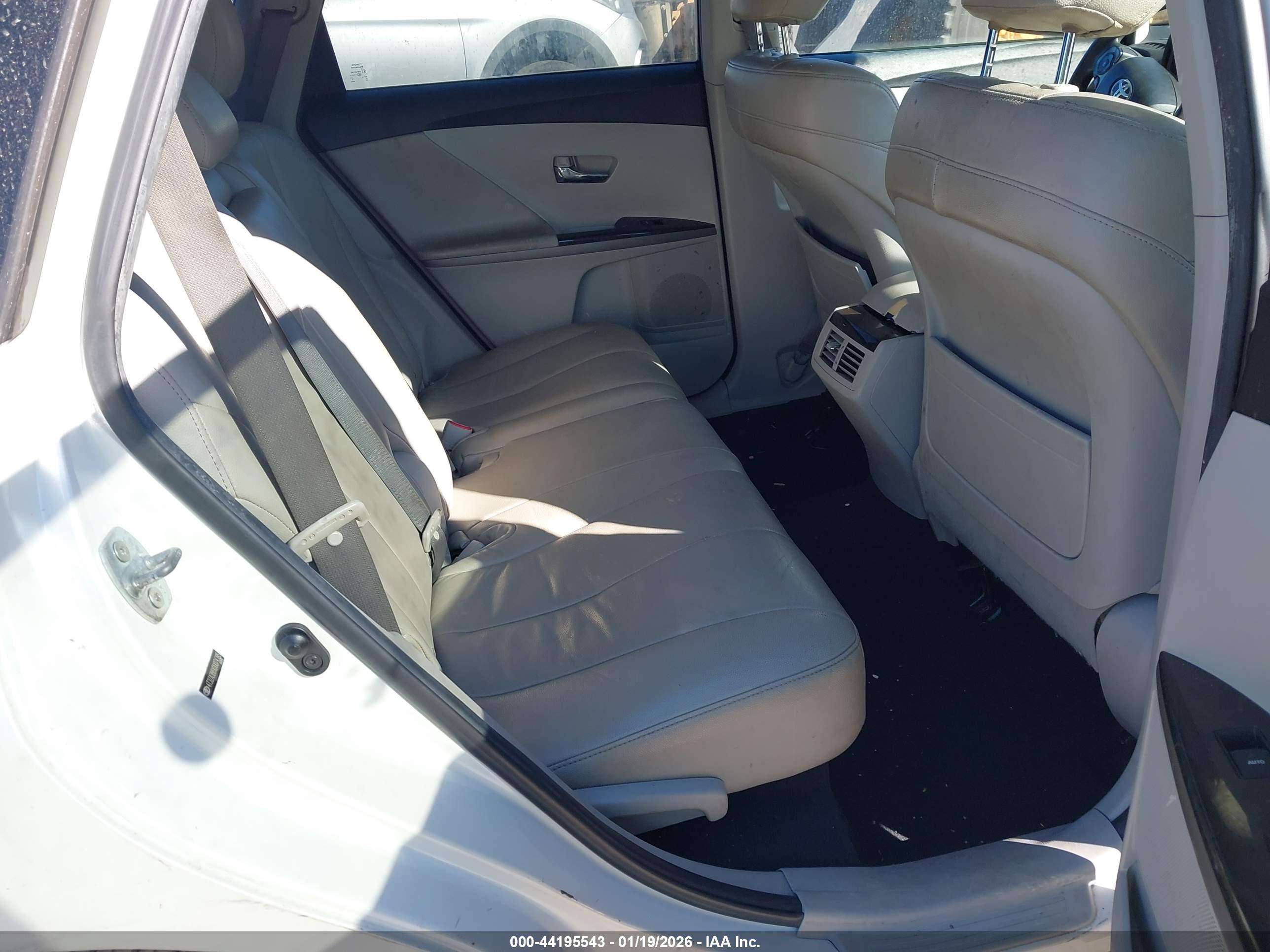 TOYOTA VENZA image 8