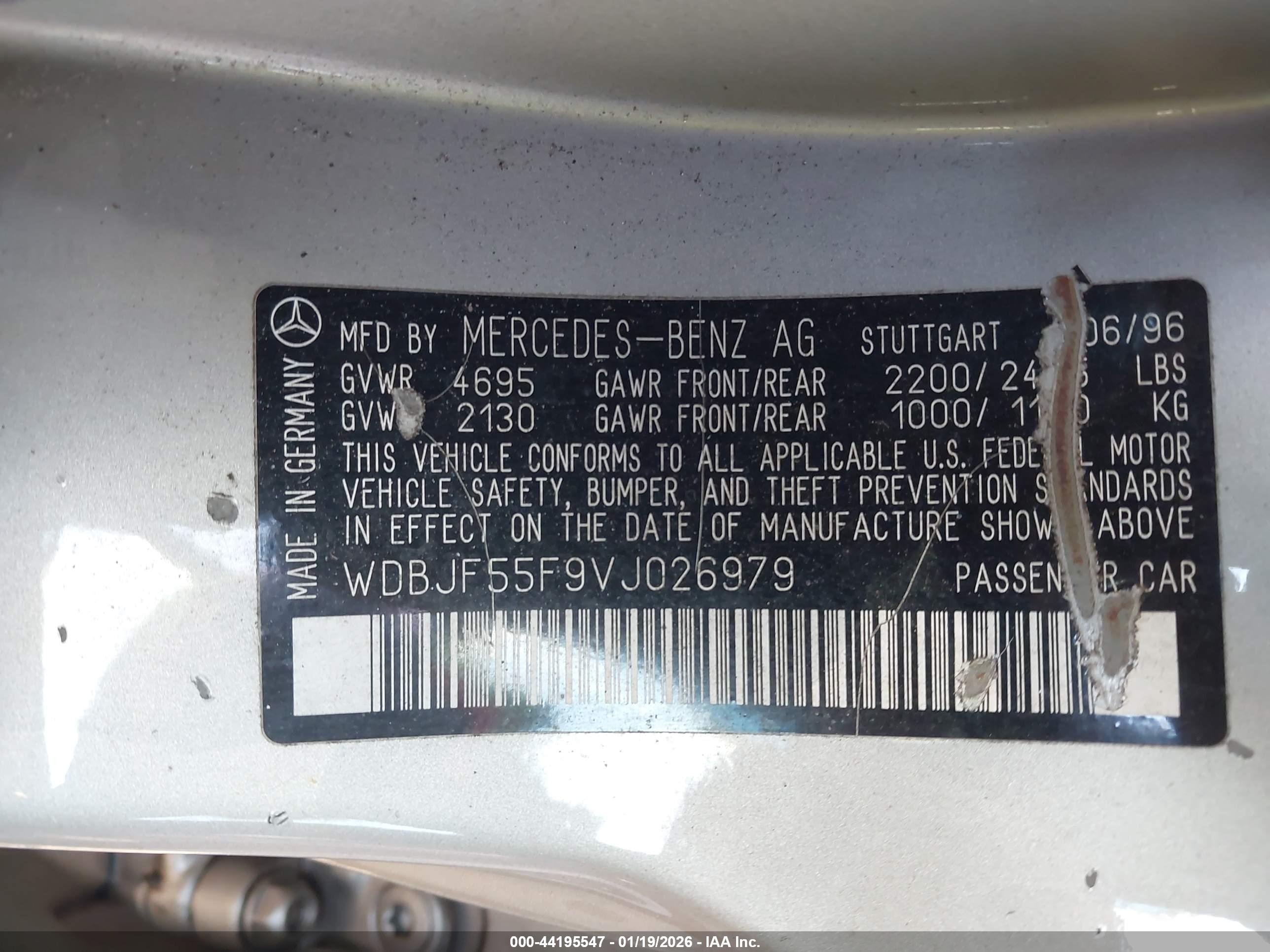 MERCEDES-BENZ E image 9