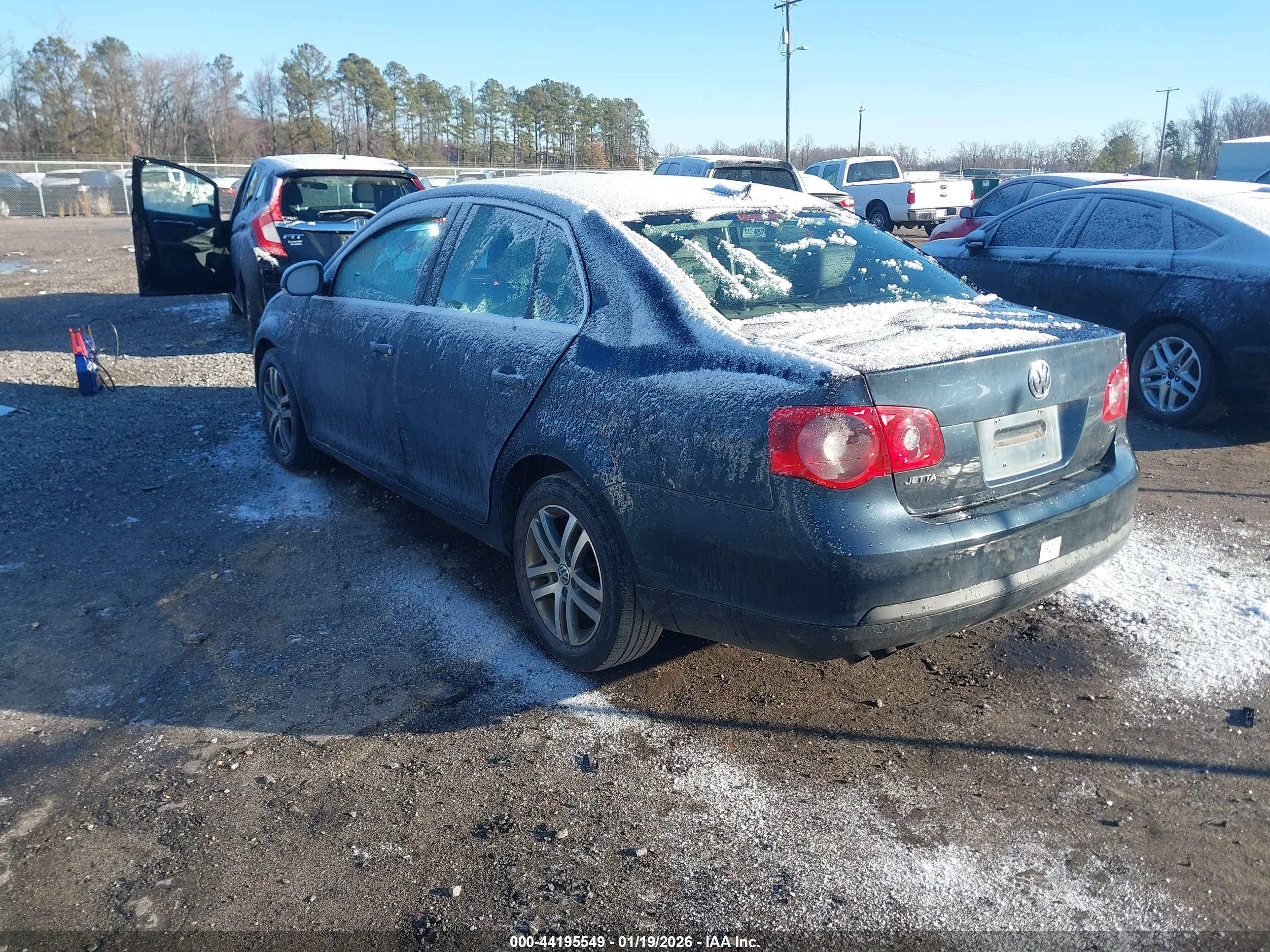 VOLKSWAGEN JETTA image 3