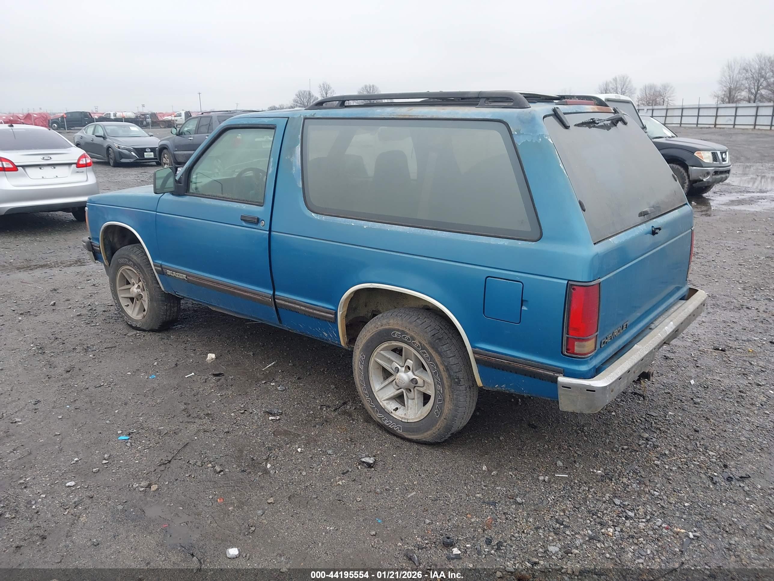 CHEVROLET BLAZER image 3