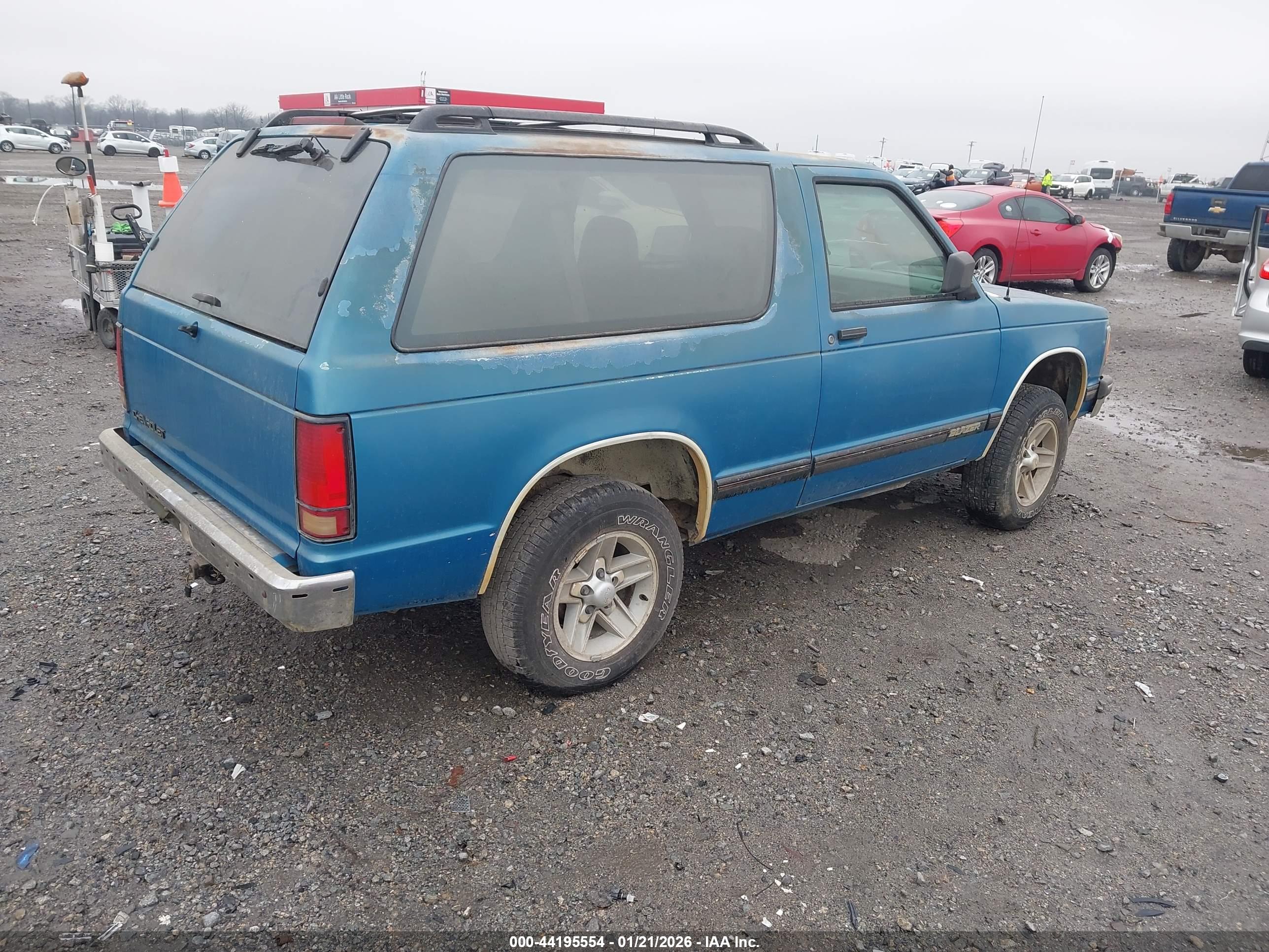 CHEVROLET BLAZER image 4