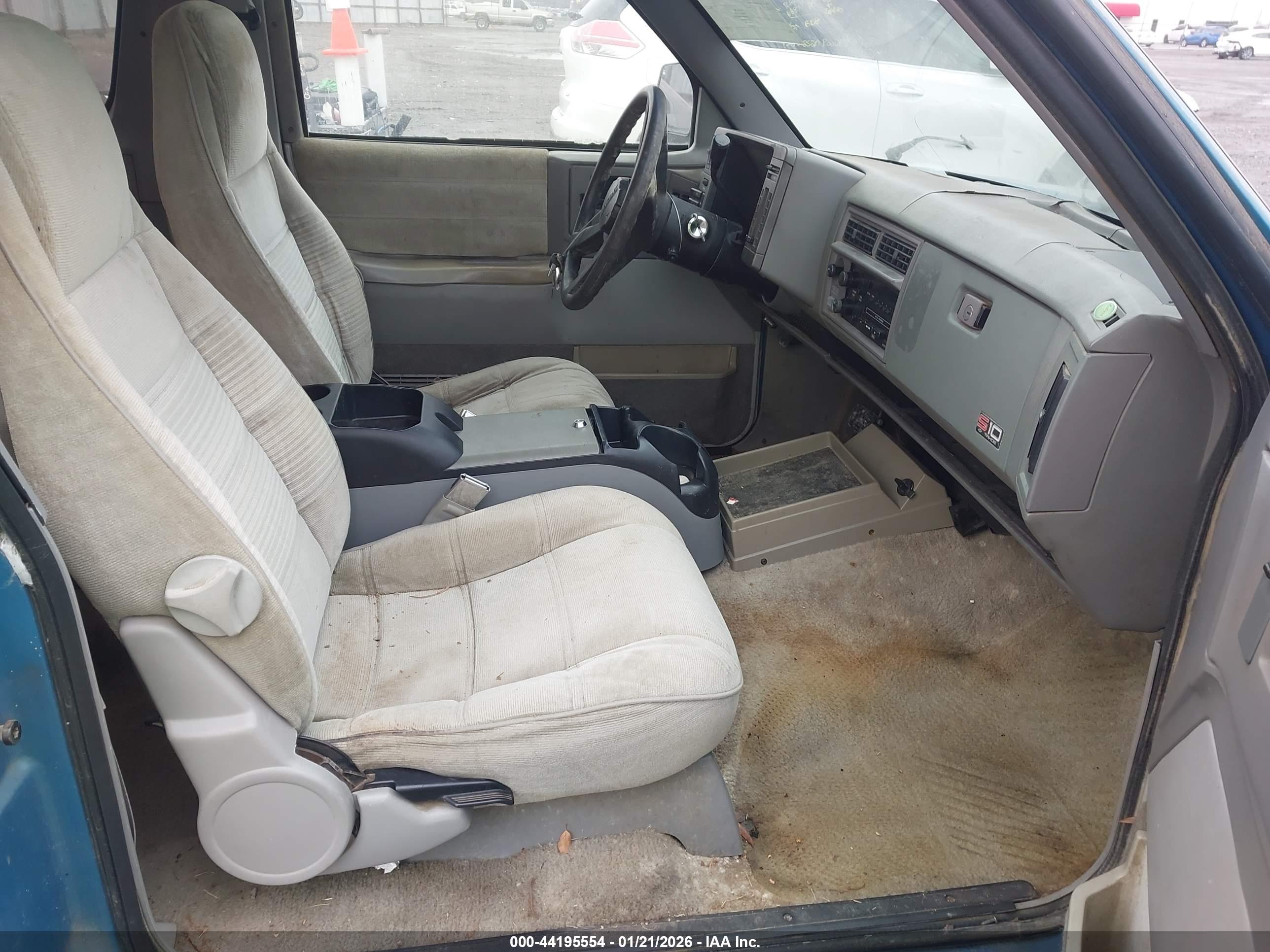 CHEVROLET BLAZER image 5