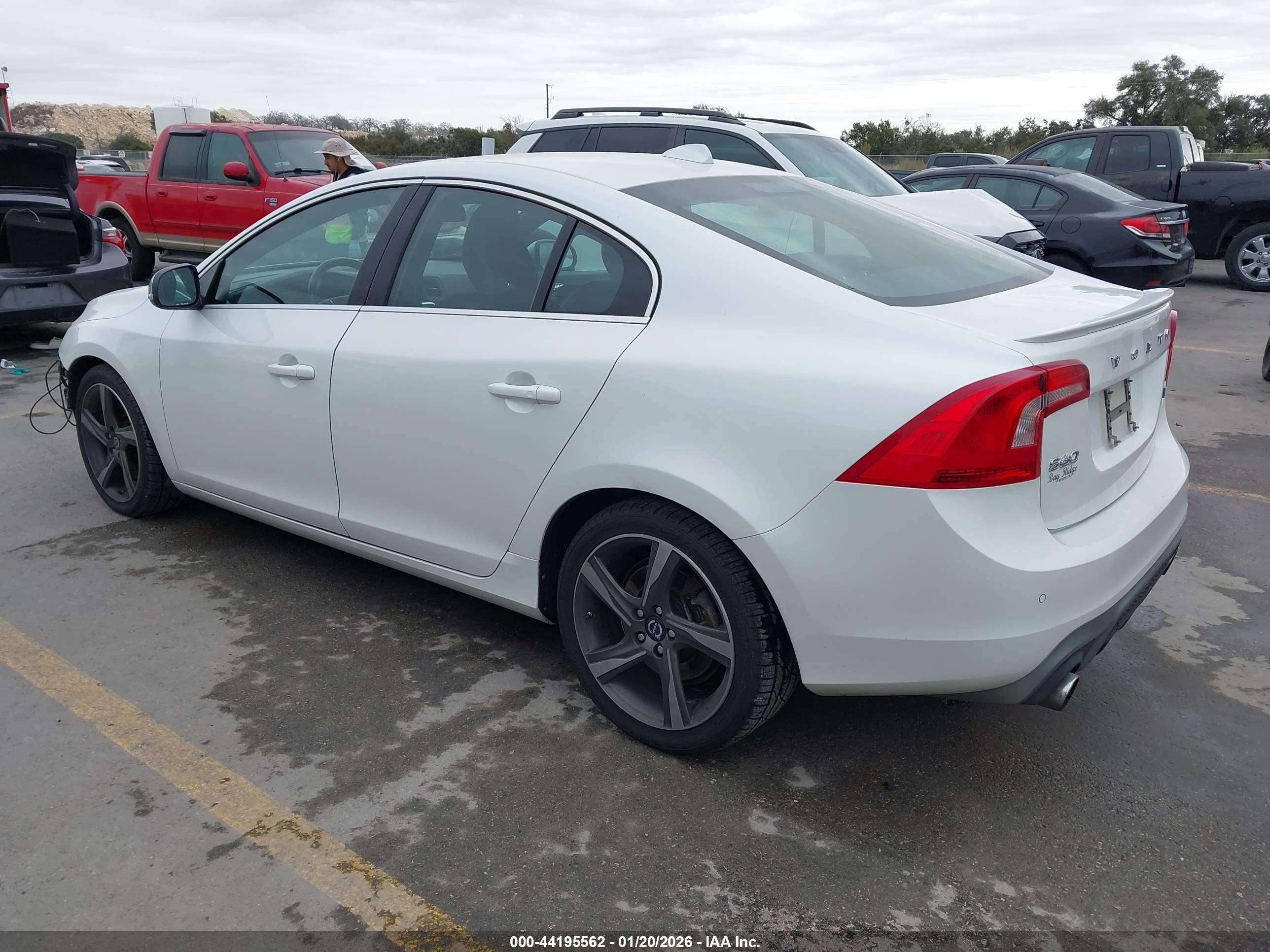 VOLVO S60 image 3
