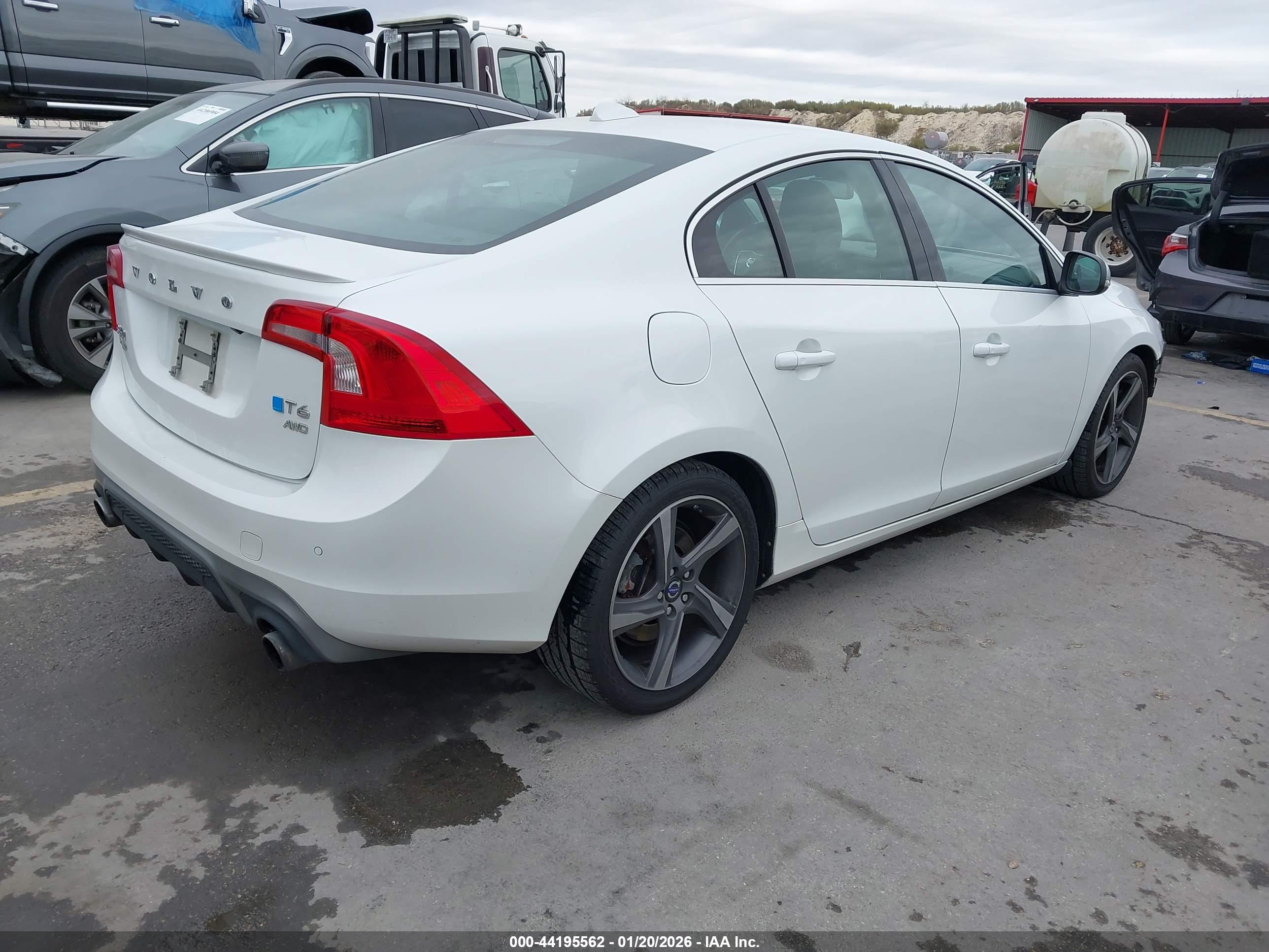 VOLVO S60 image 4