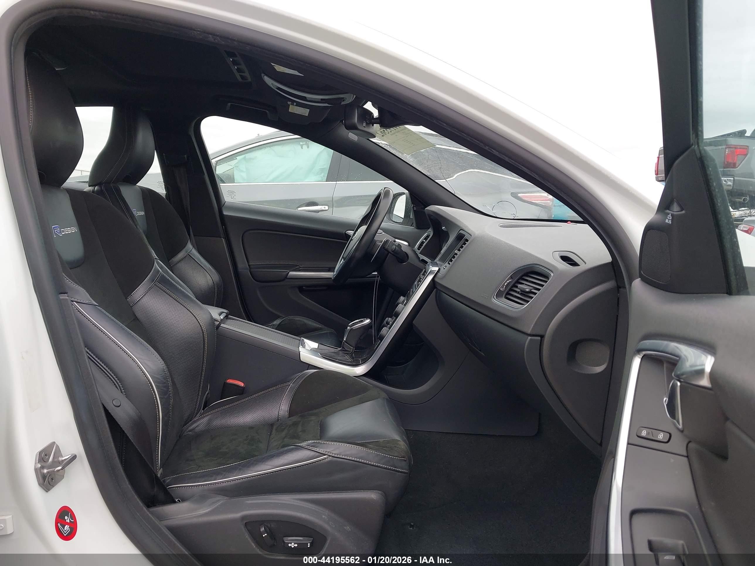 VOLVO S60 image 5