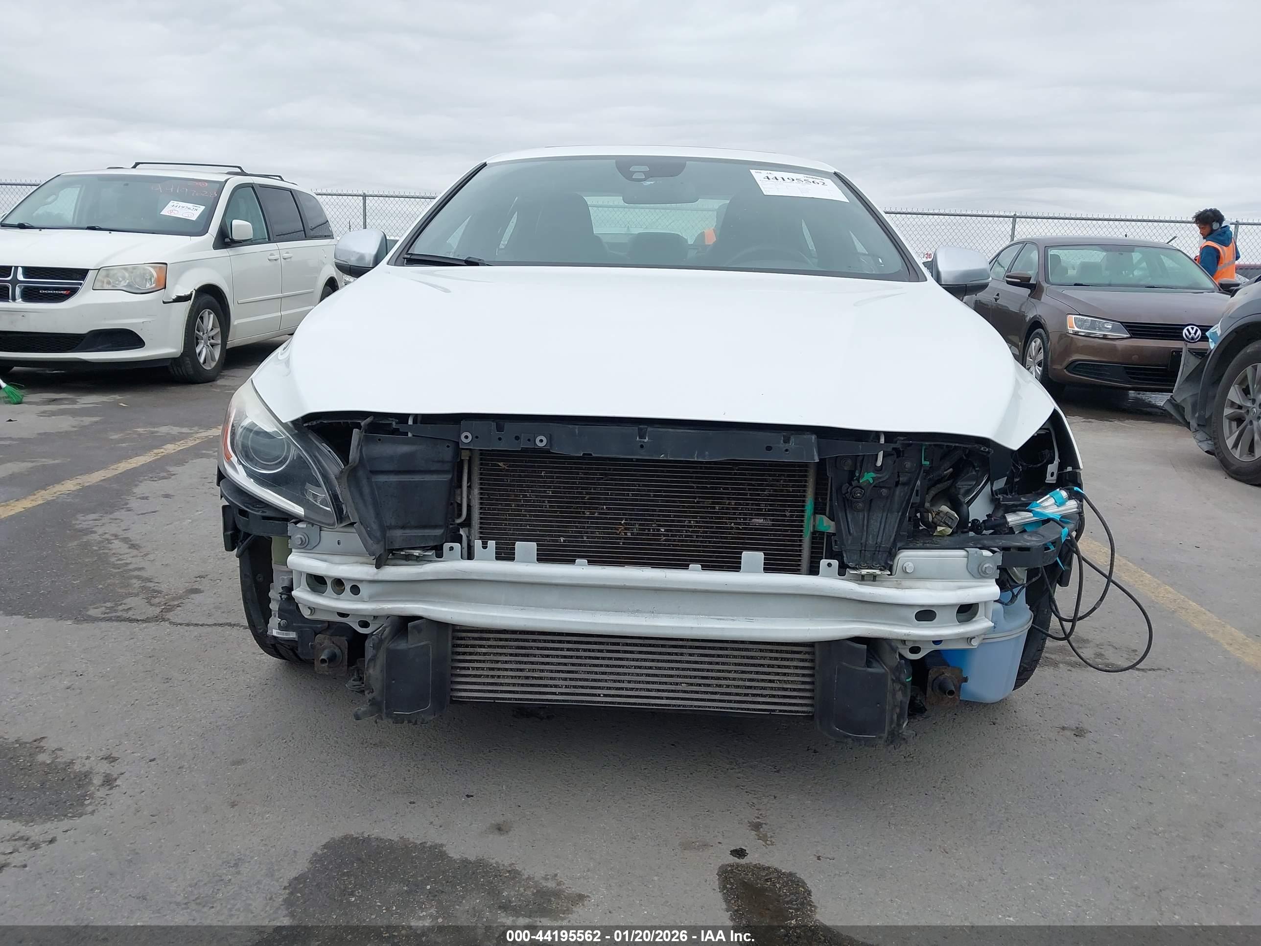 VOLVO S60 image 6
