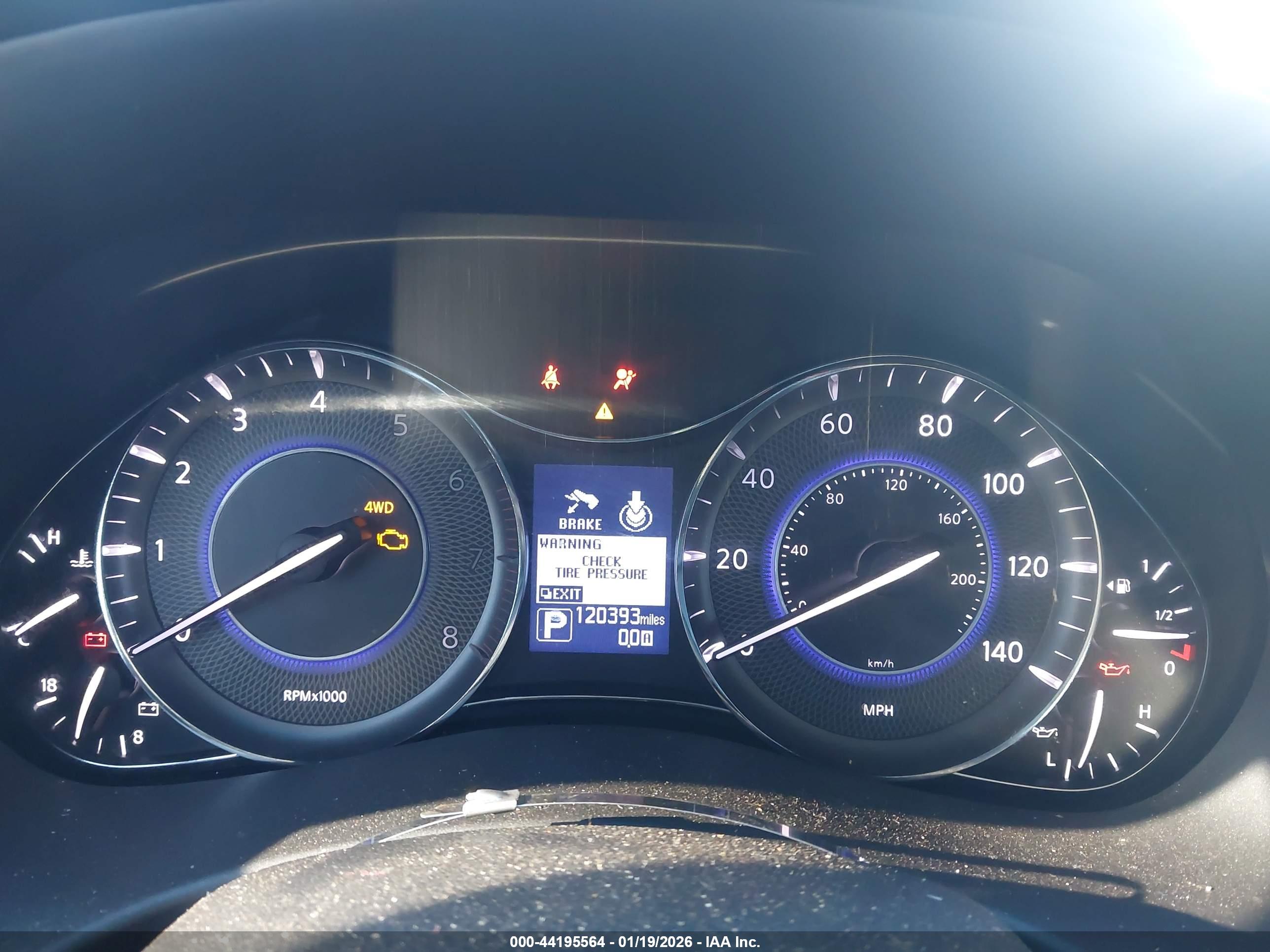 INFINITI QX80 image 7