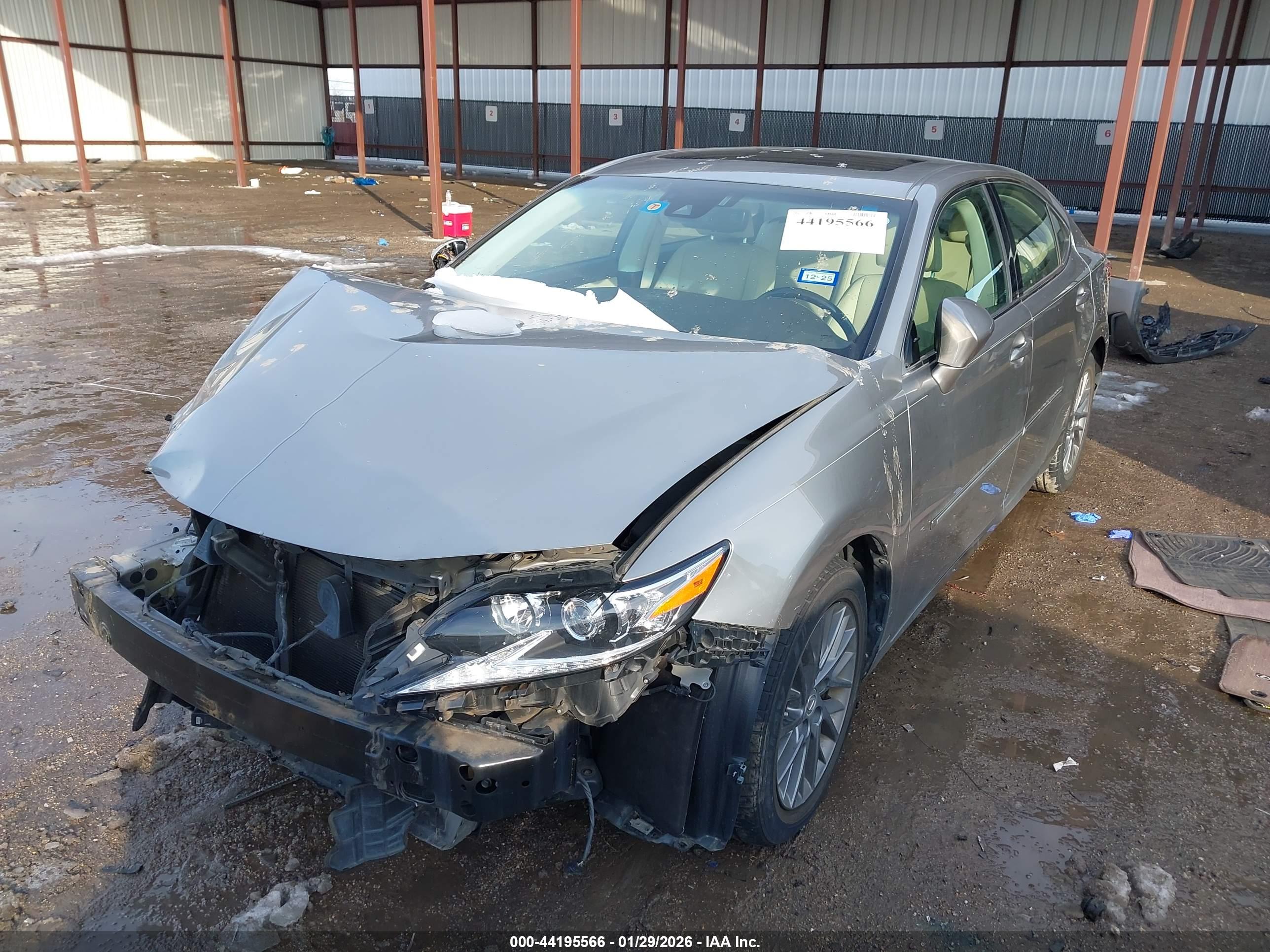 LEXUS ES image 2